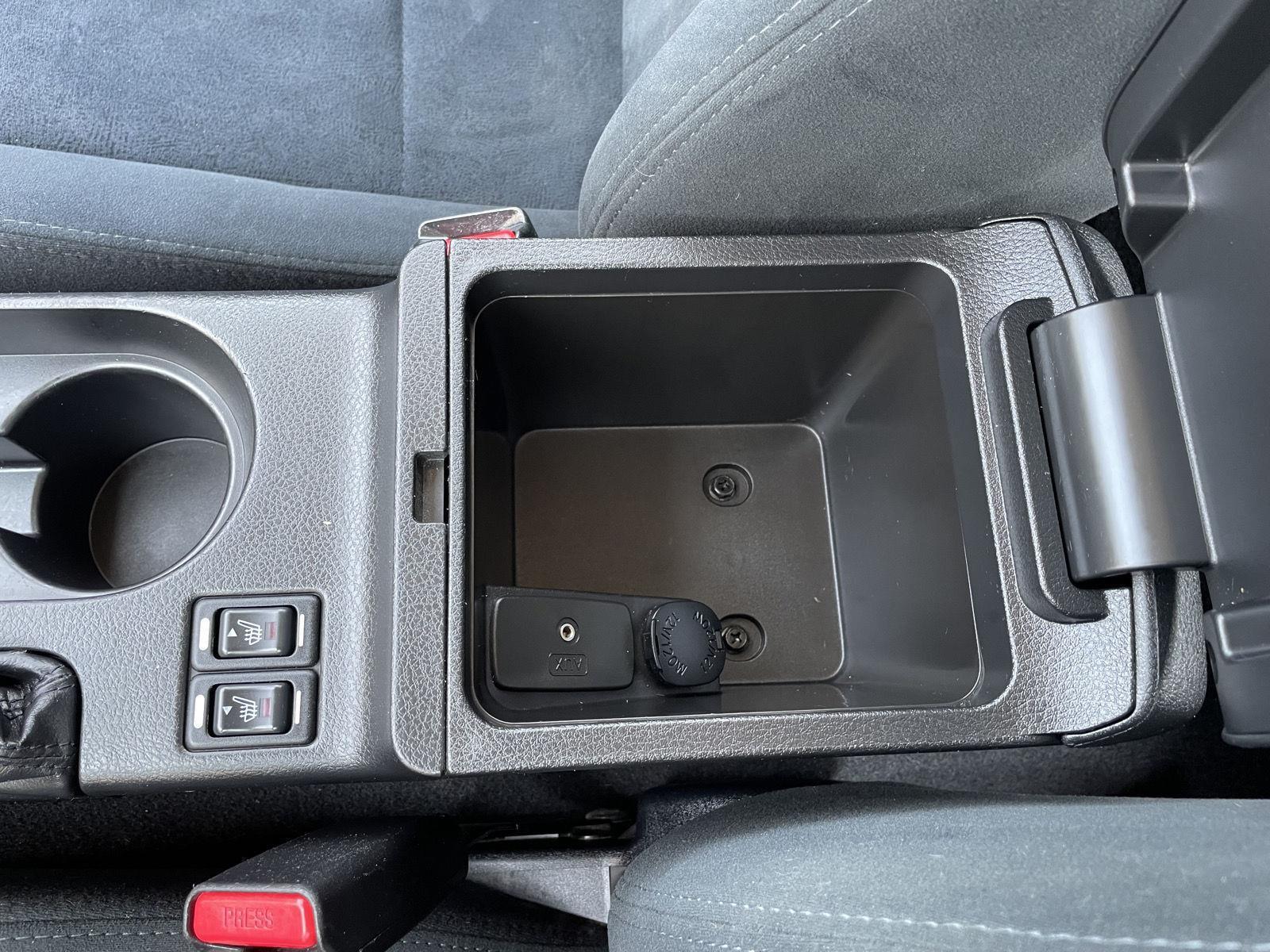 Vehicle photo 28