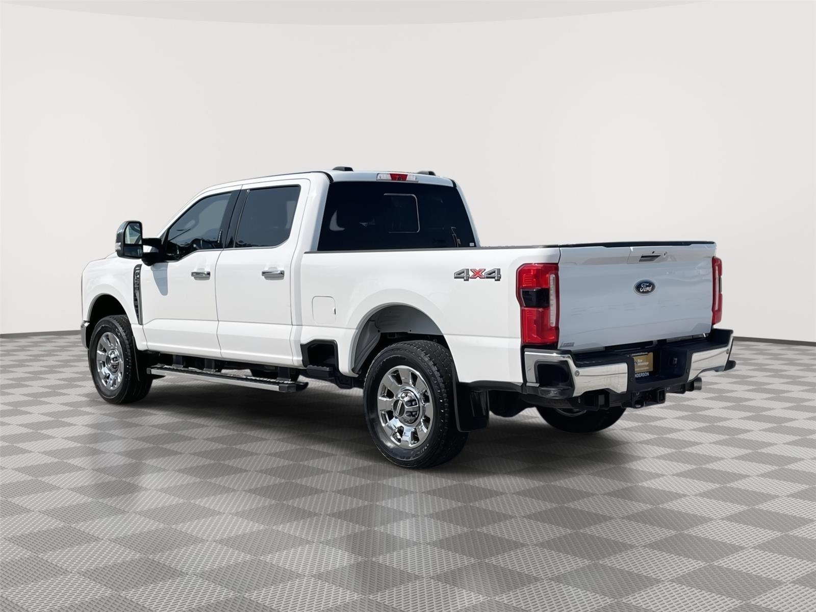 Vehicle photo 9