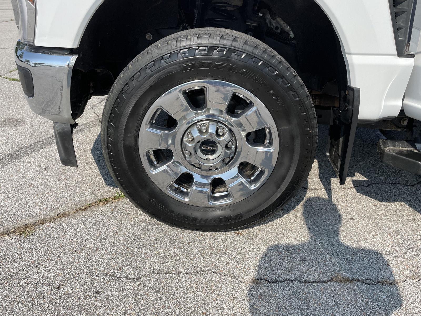 Vehicle photo 10