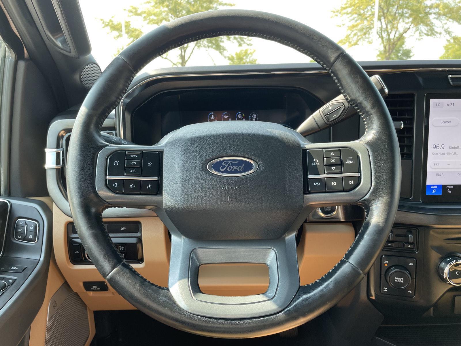 Vehicle photo 11