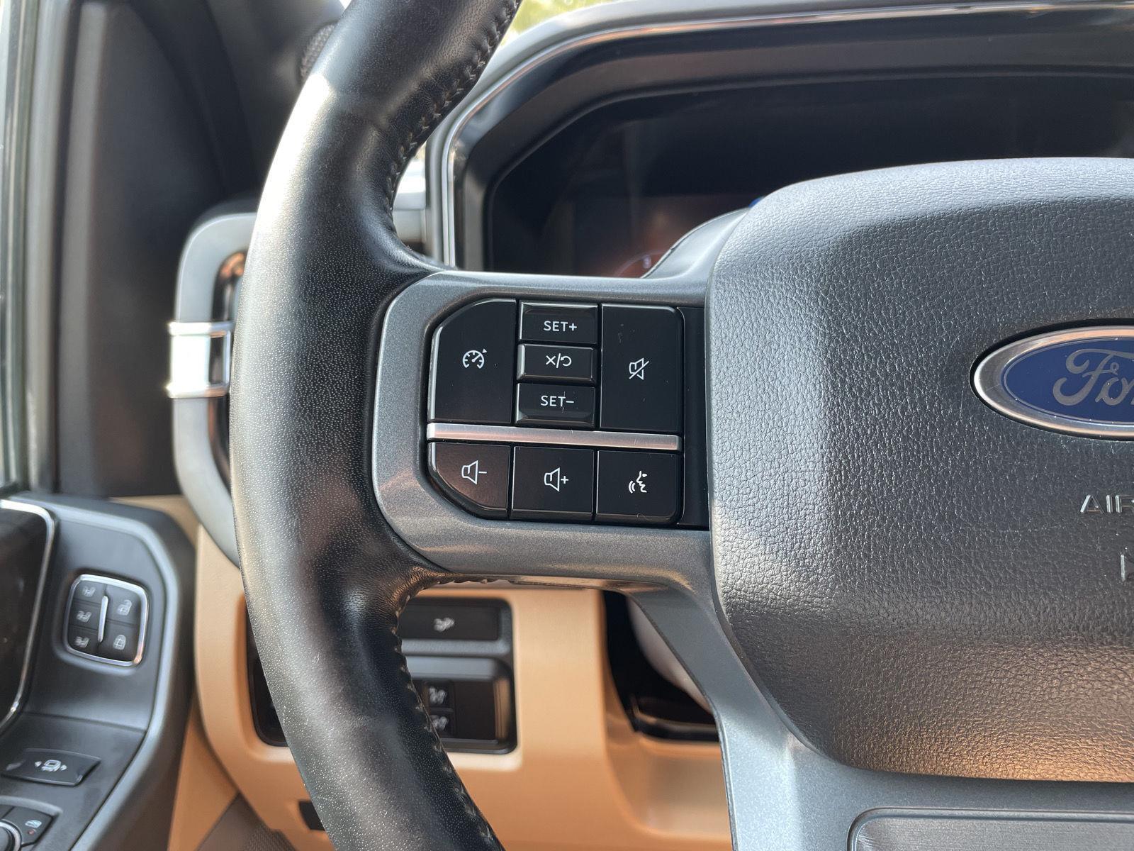 Vehicle photo 12