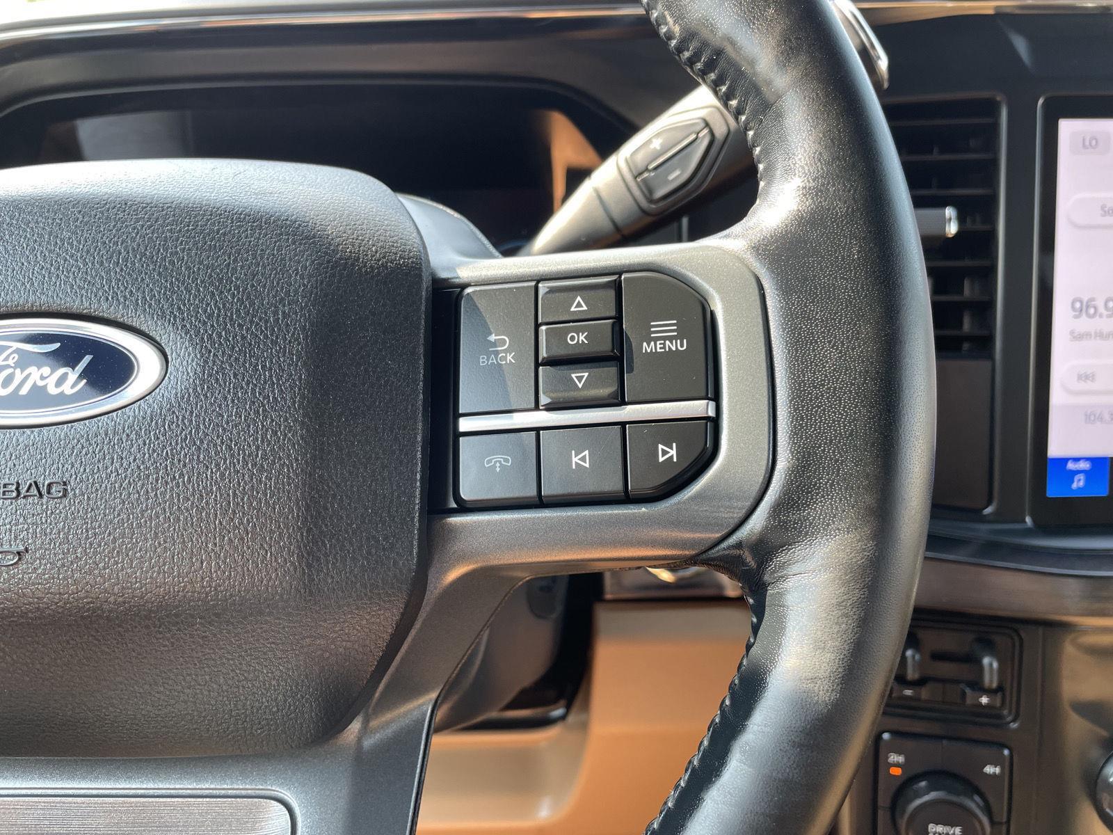 Vehicle photo 13