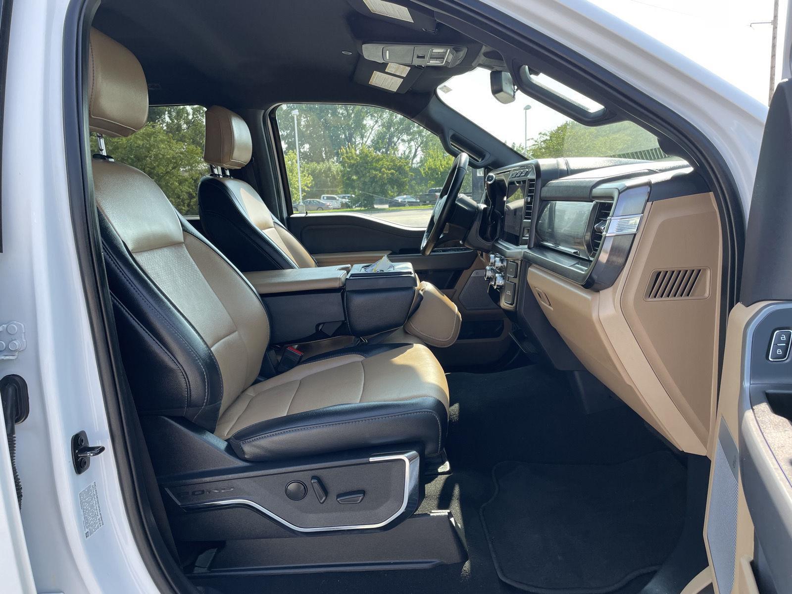 Vehicle photo 18