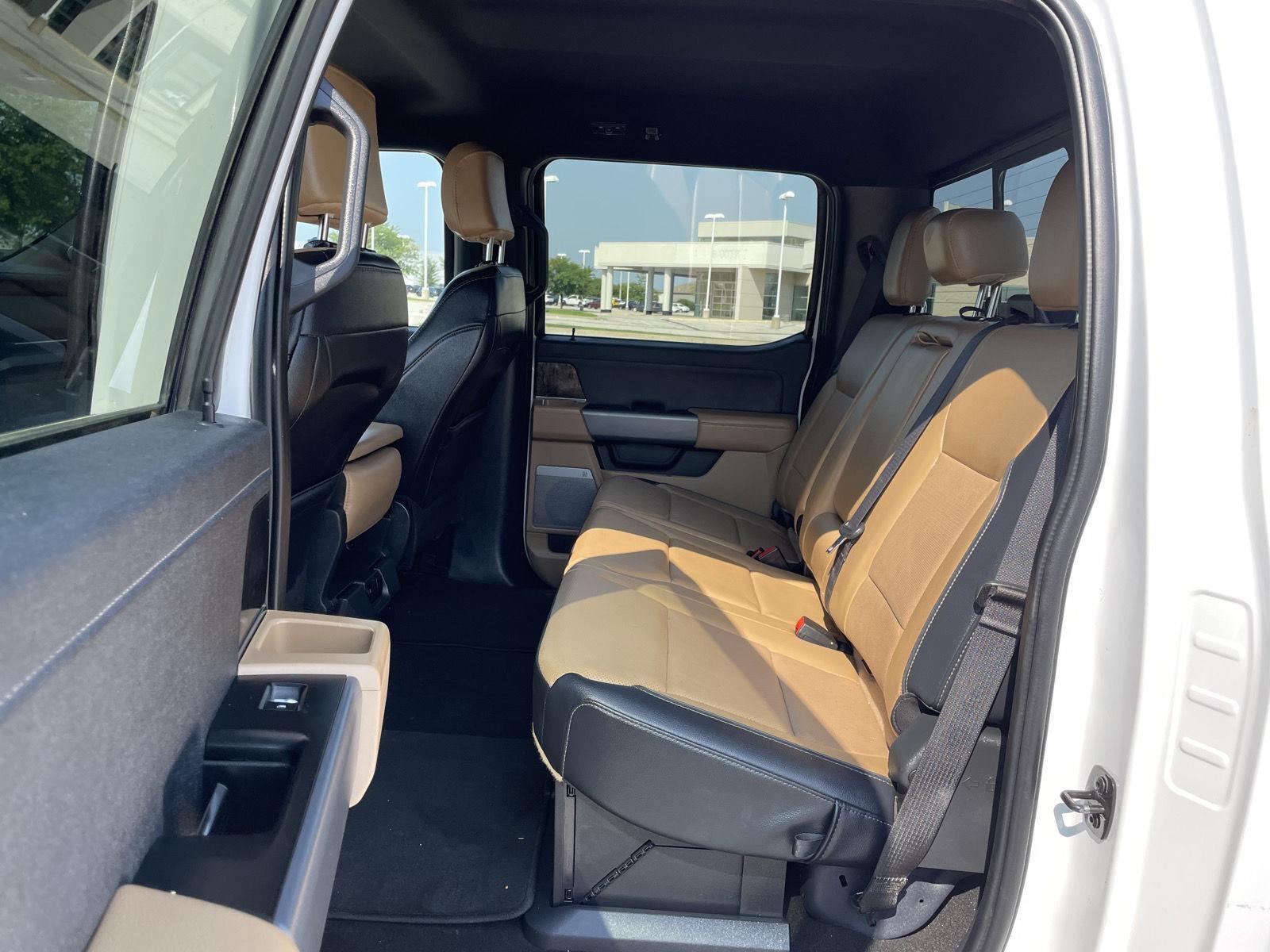 Vehicle photo 19