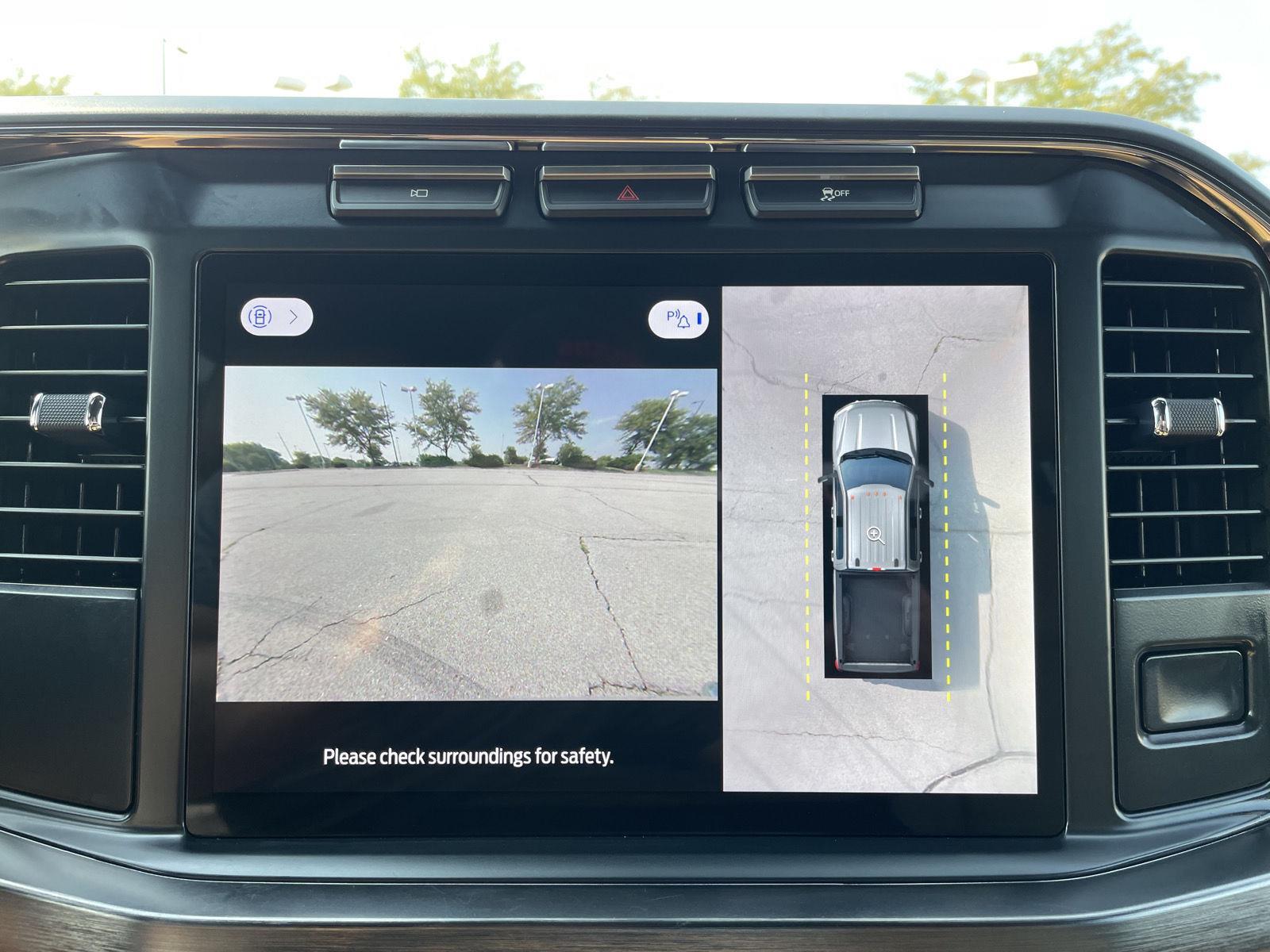 Vehicle photo 23