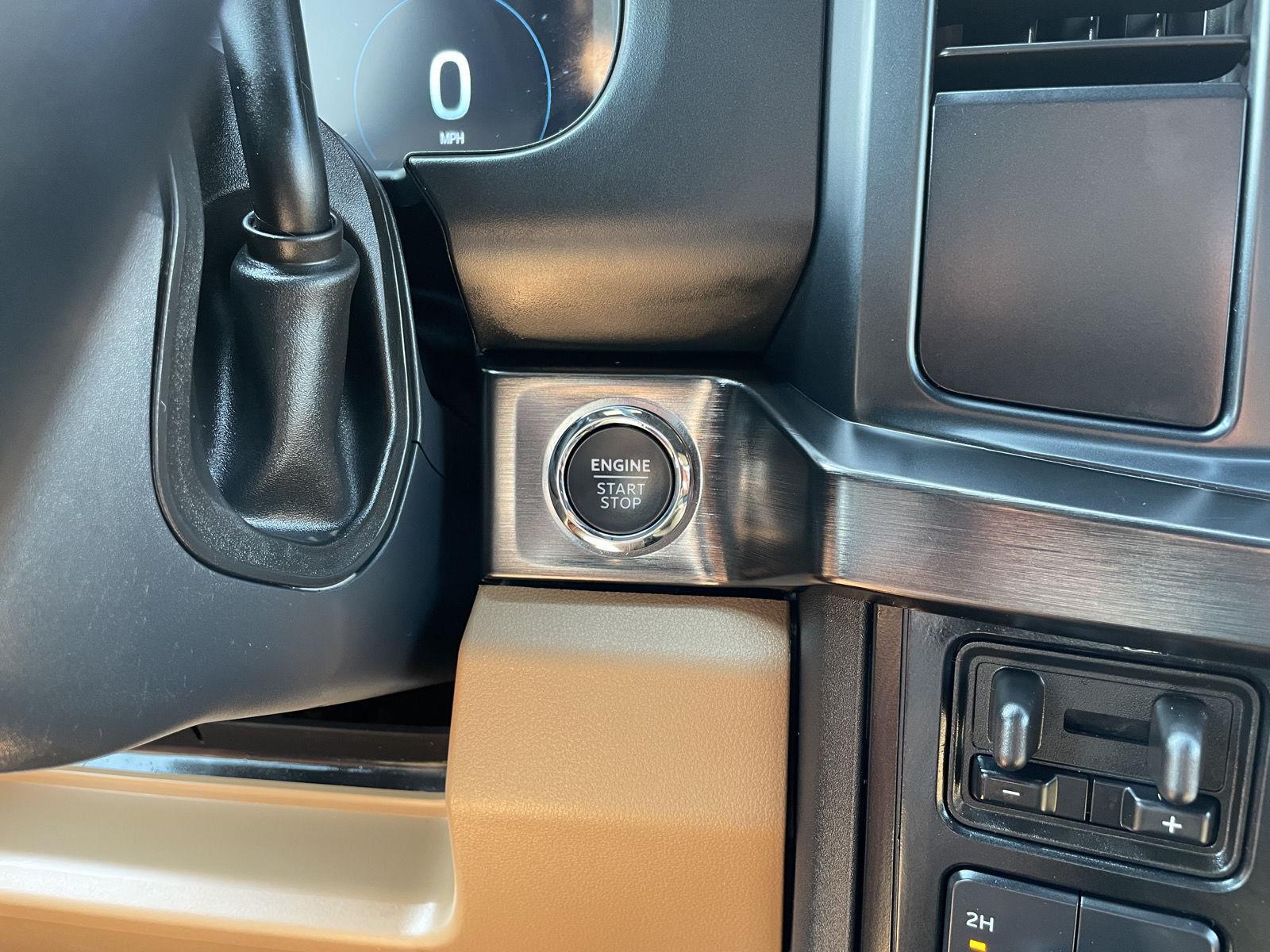 Vehicle photo 25