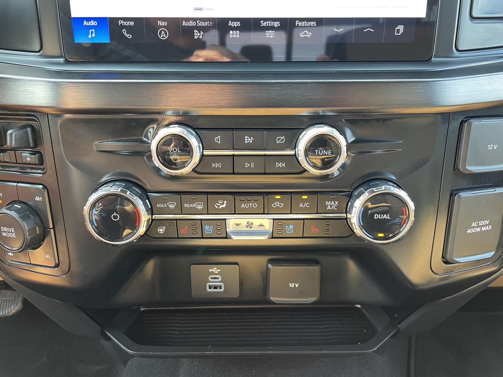 Vehicle photo 26