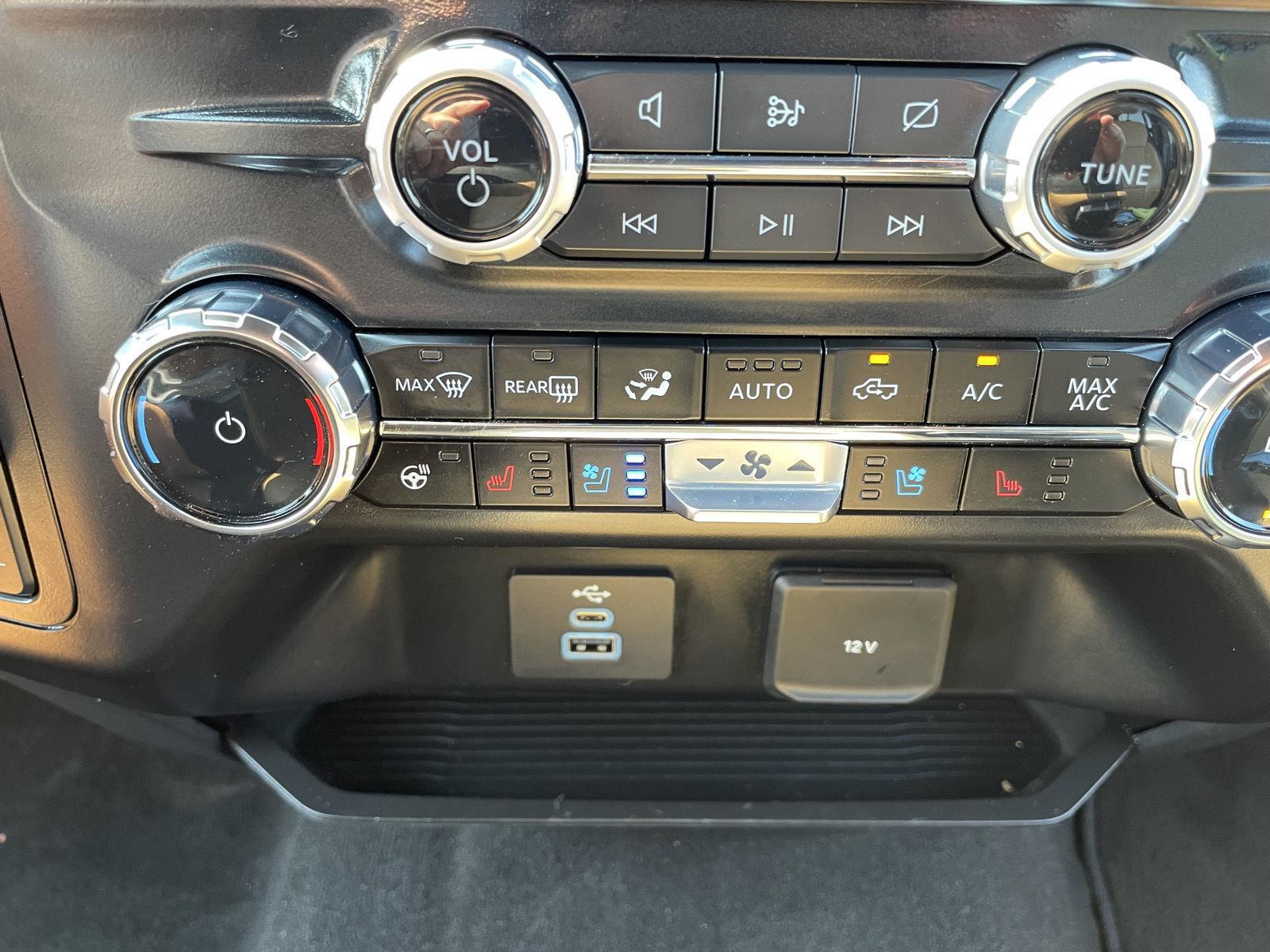 Vehicle photo 28