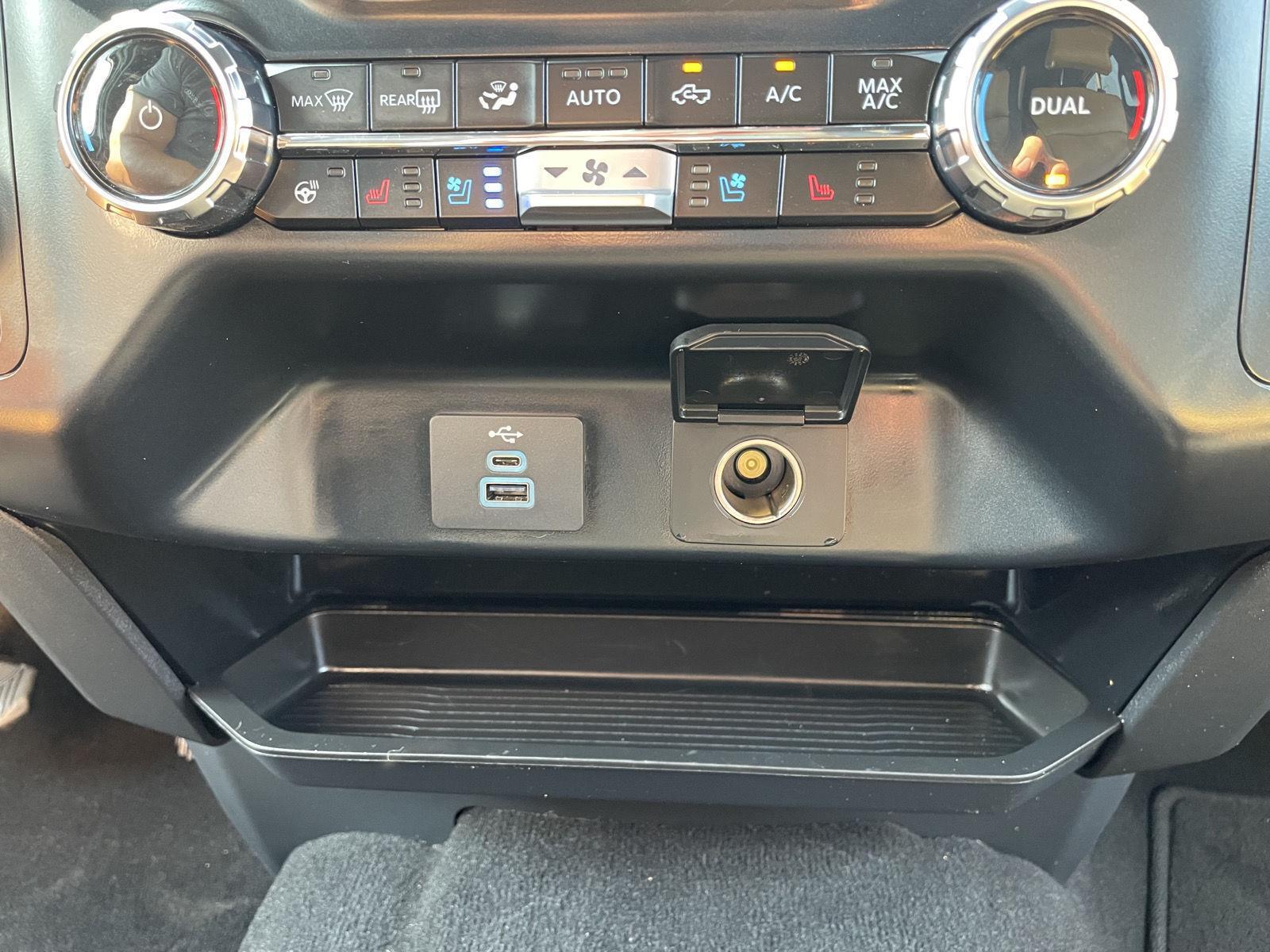 Vehicle photo 29