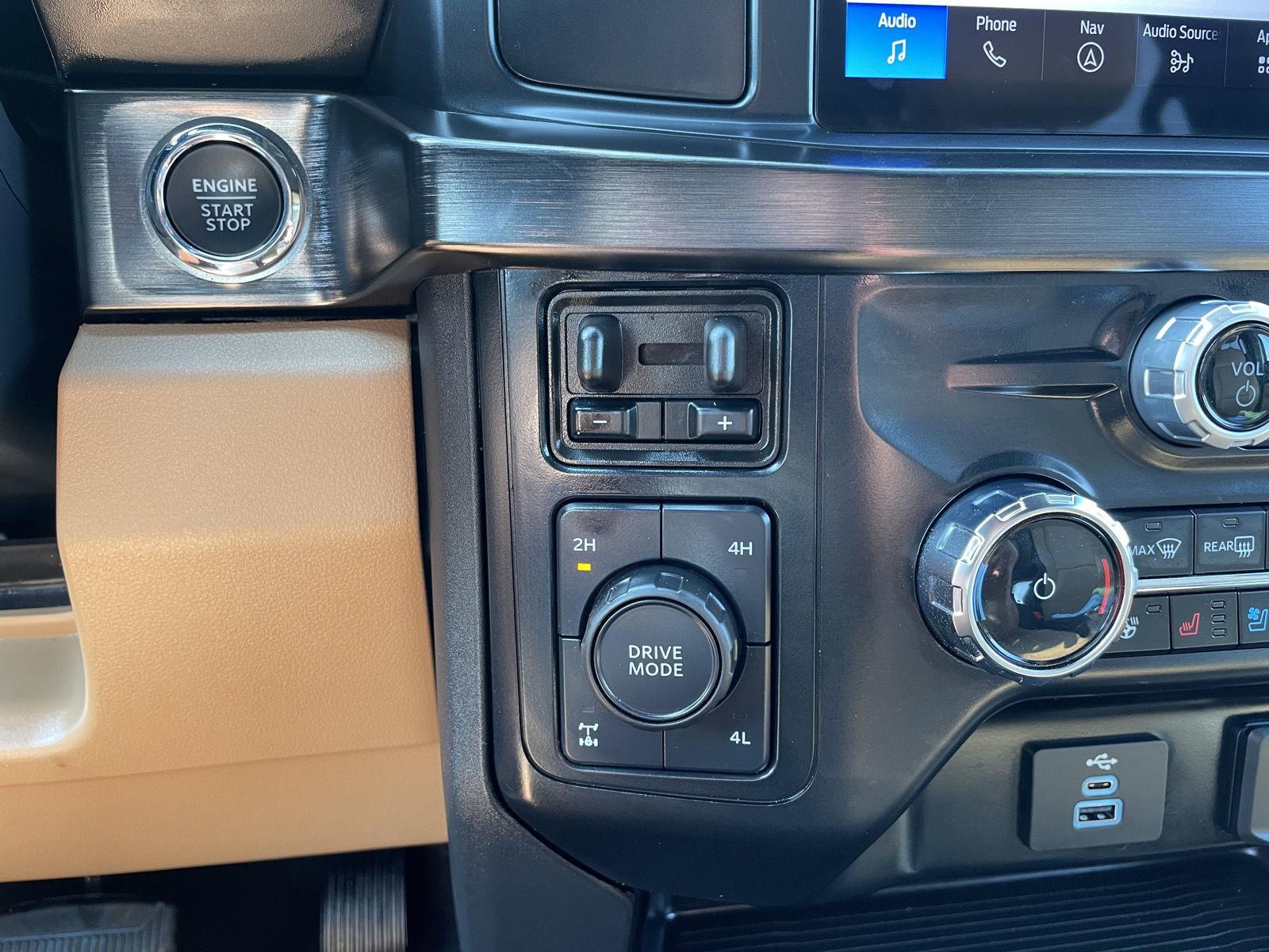 Vehicle photo 30