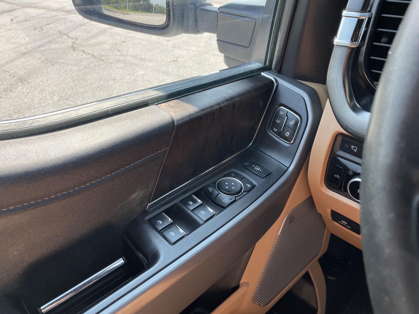 Vehicle photo 32