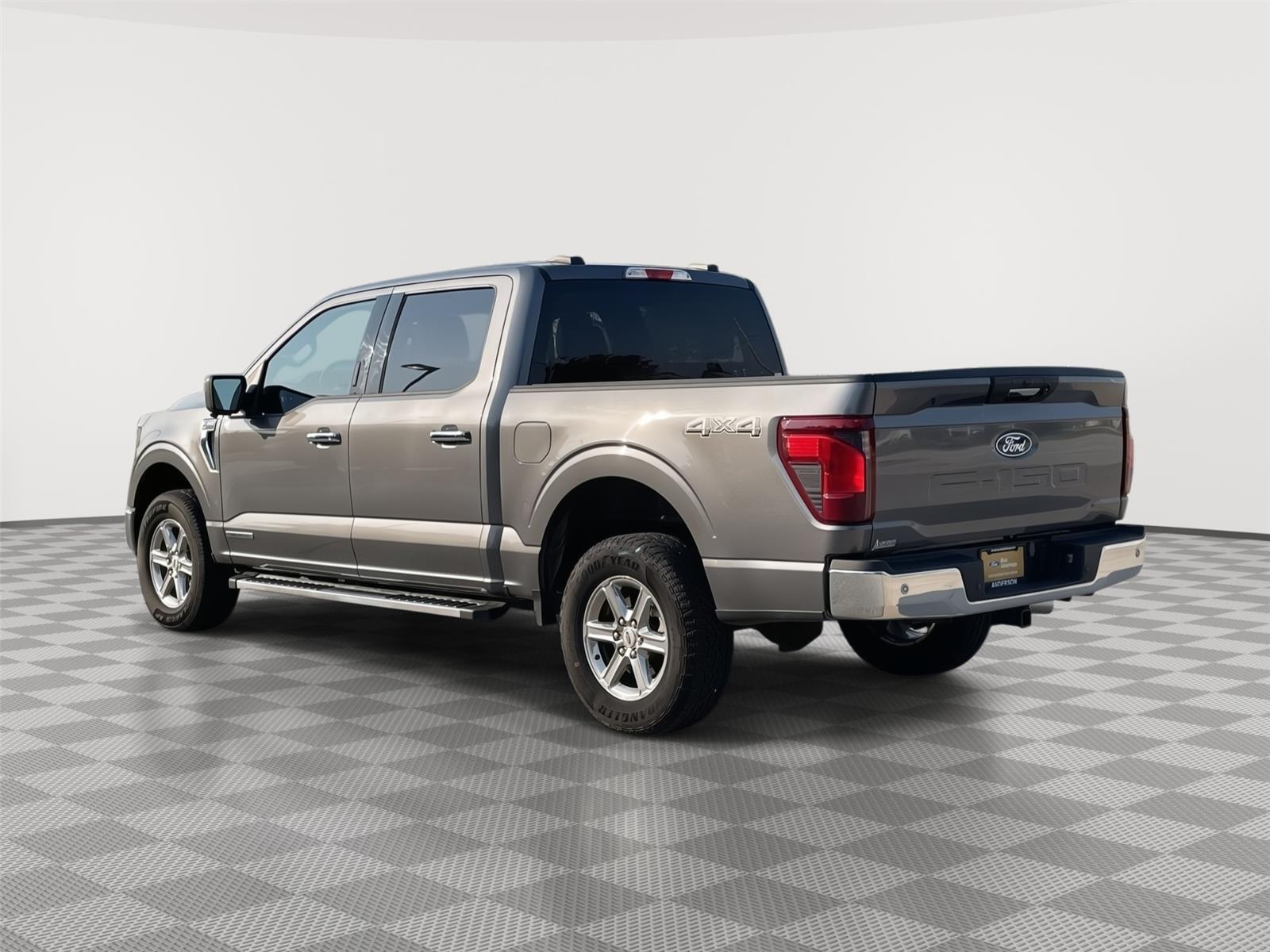 Vehicle photo 9