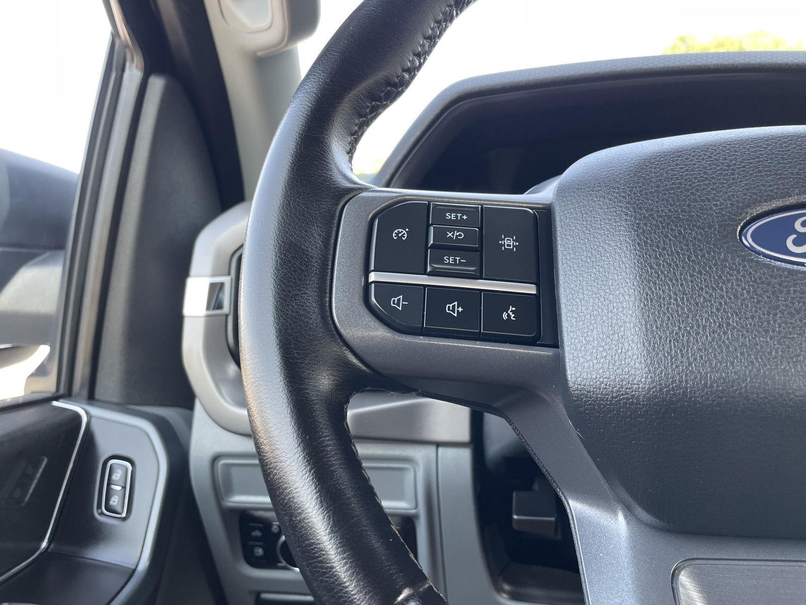 Vehicle photo 12