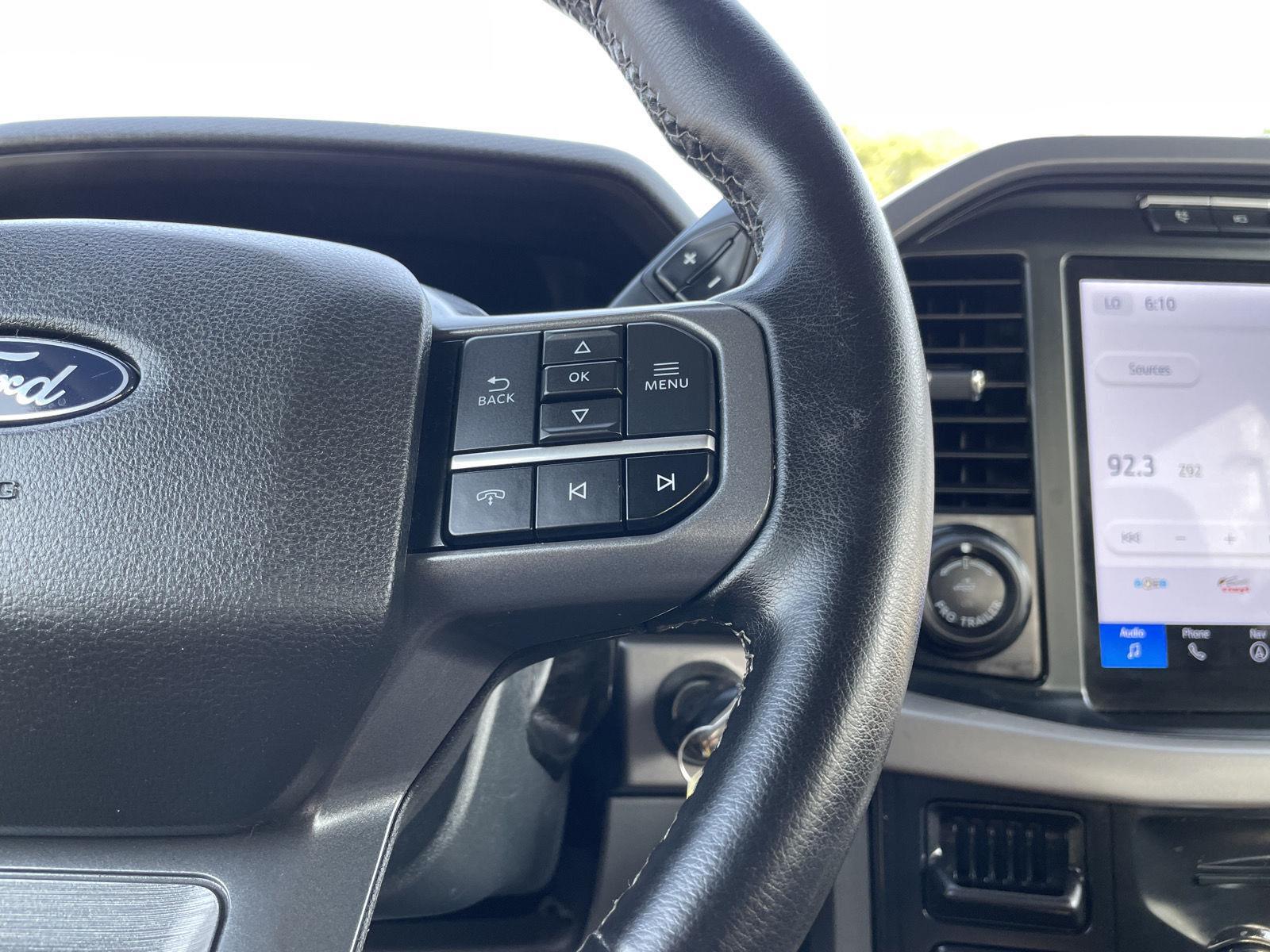 Vehicle photo 13