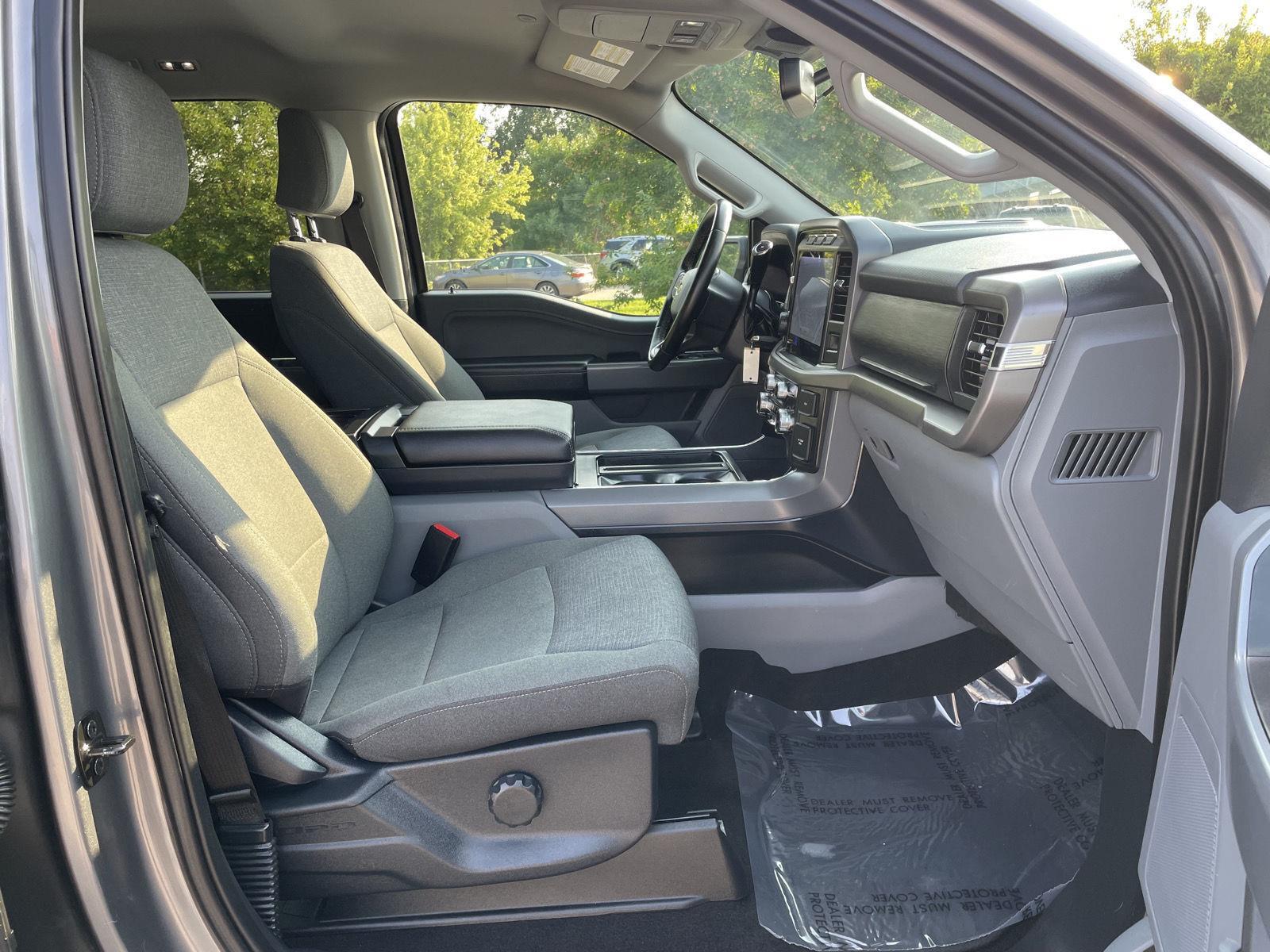 Vehicle photo 17