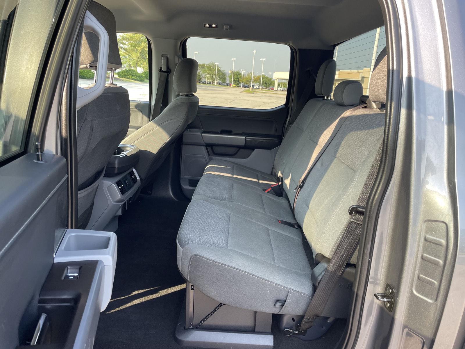 Vehicle photo 18