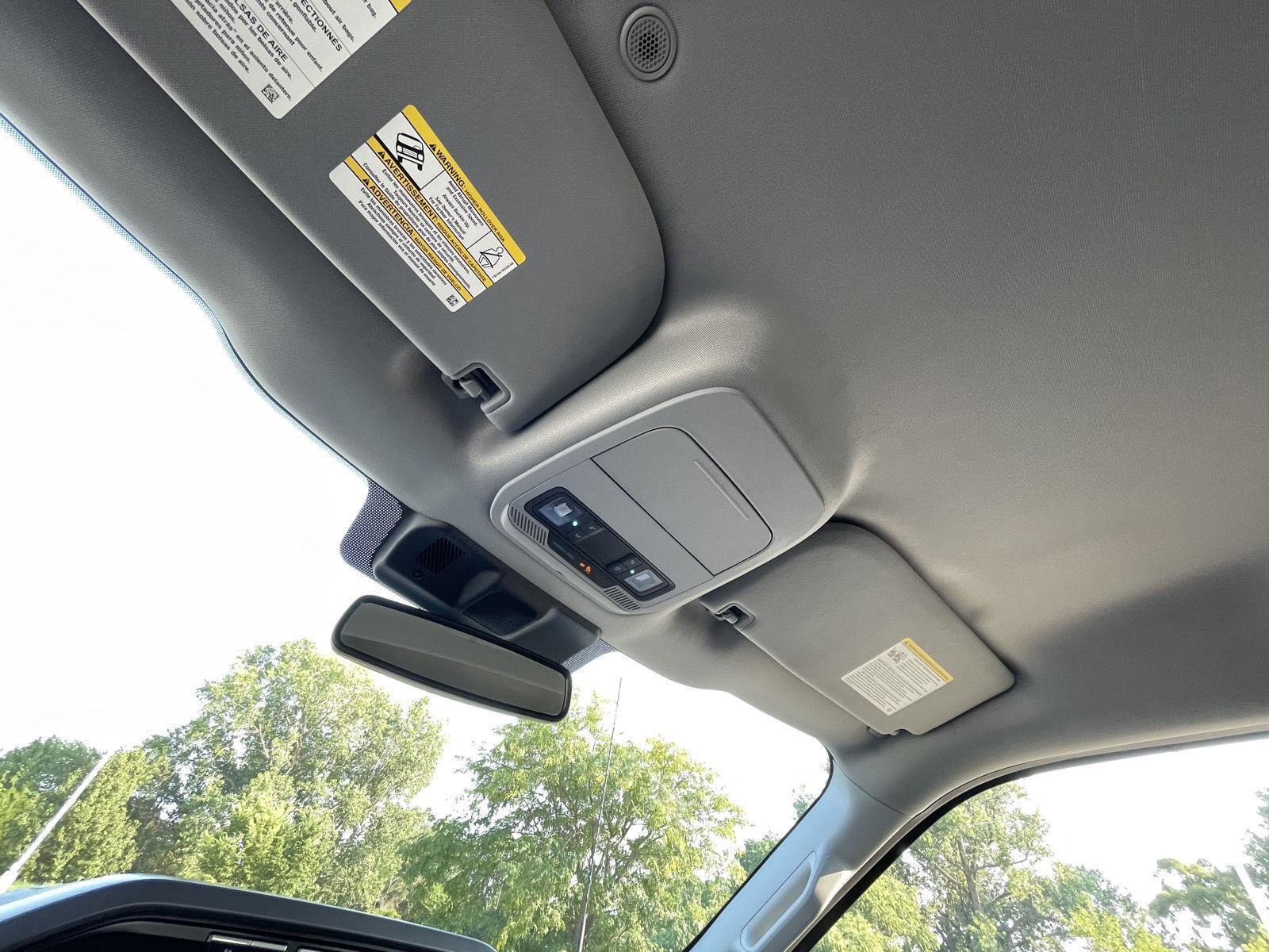 Vehicle photo 19