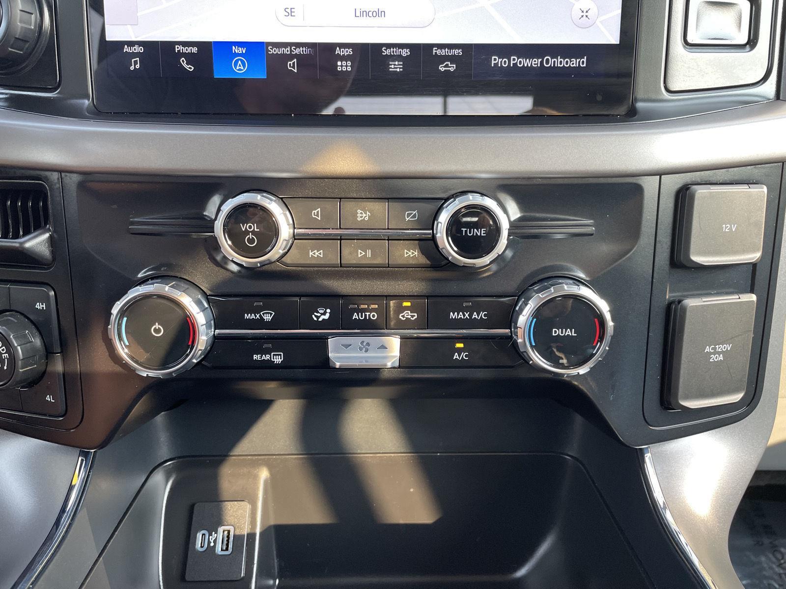 Vehicle photo 23