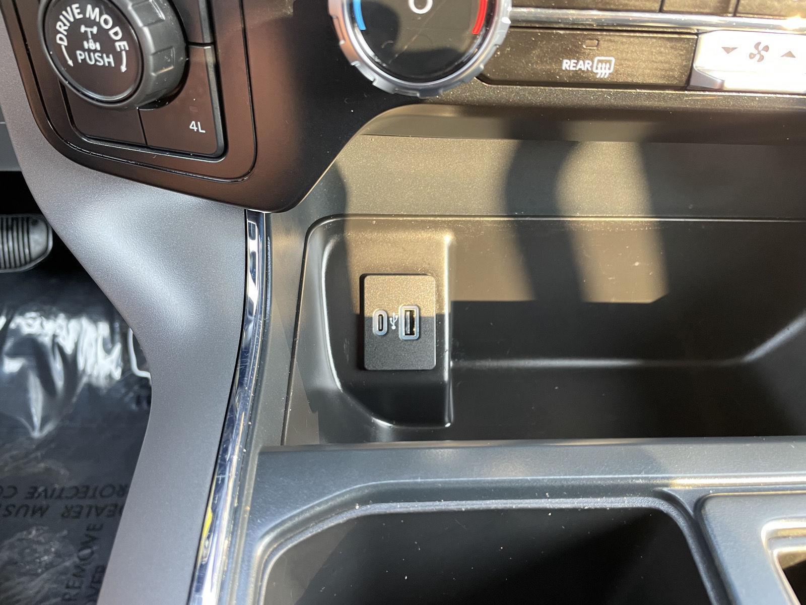 Vehicle photo 24