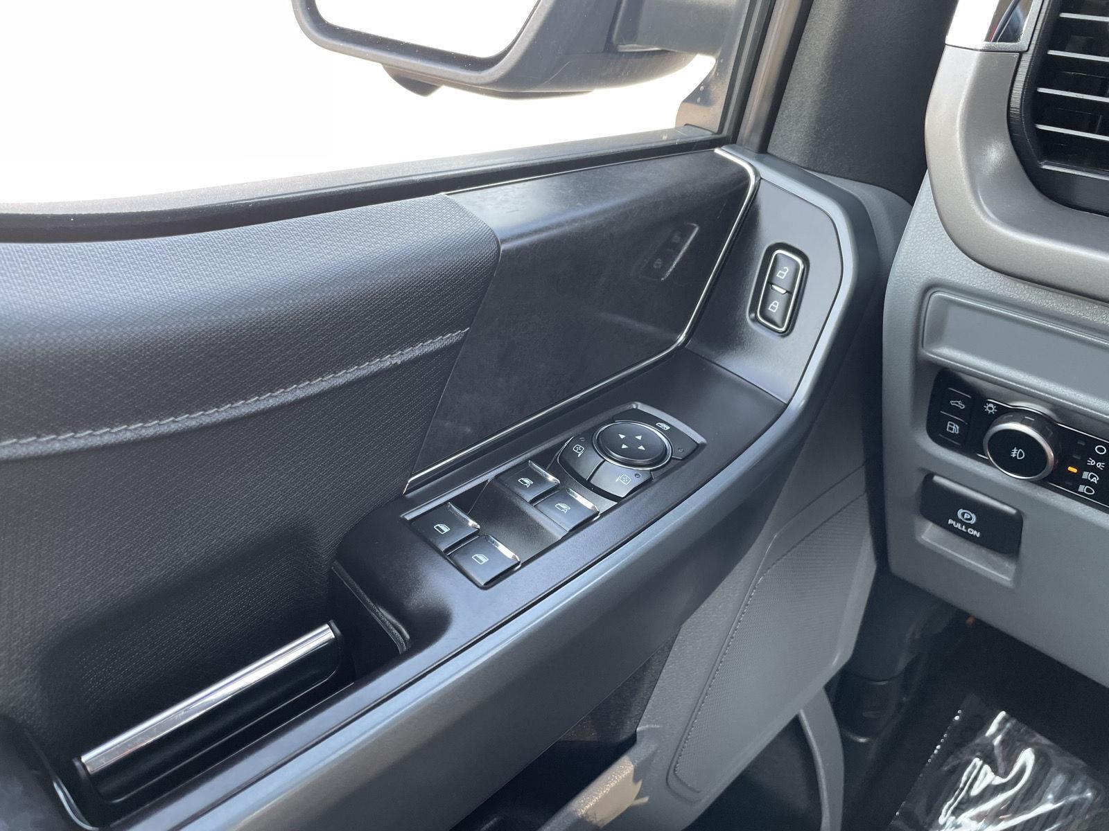 Vehicle photo 27