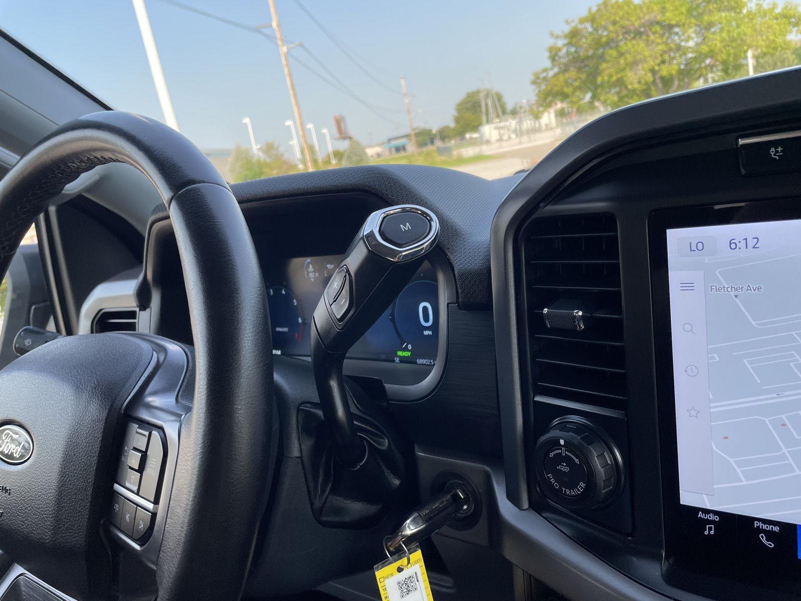 Vehicle photo 28