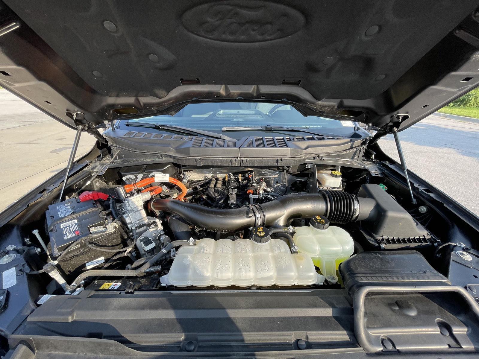 Vehicle photo 32