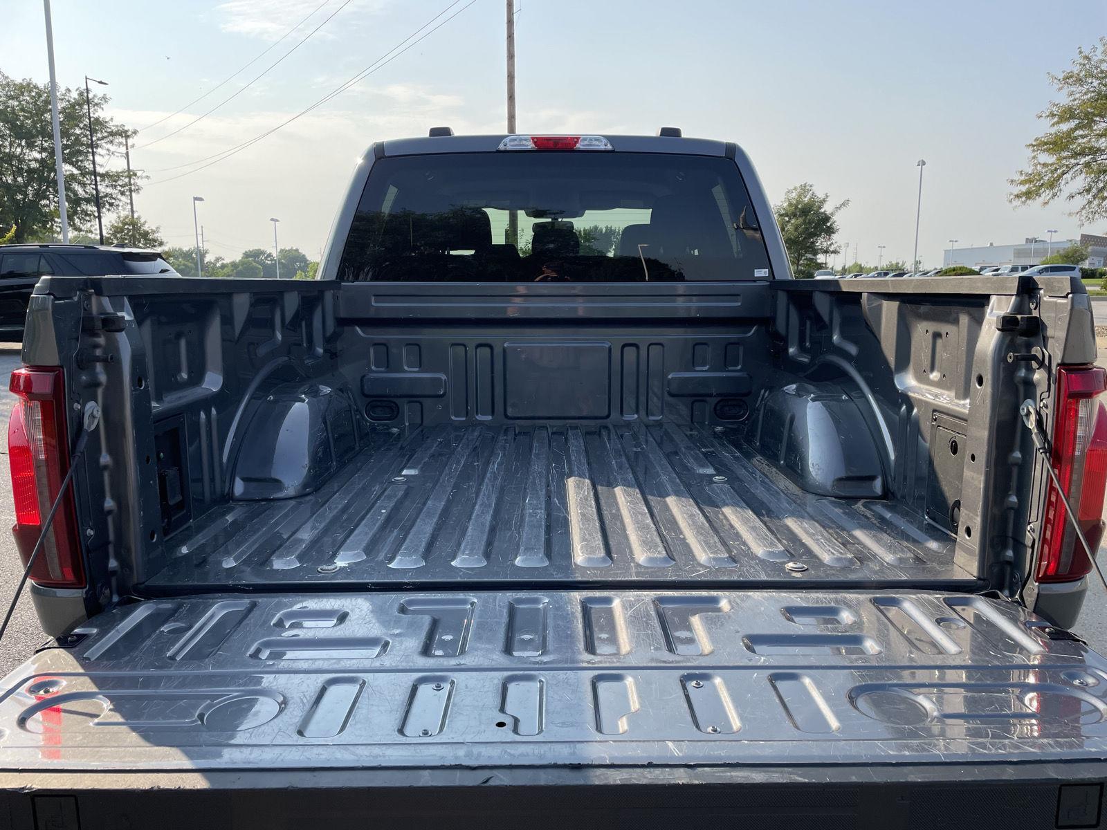 Vehicle photo 33