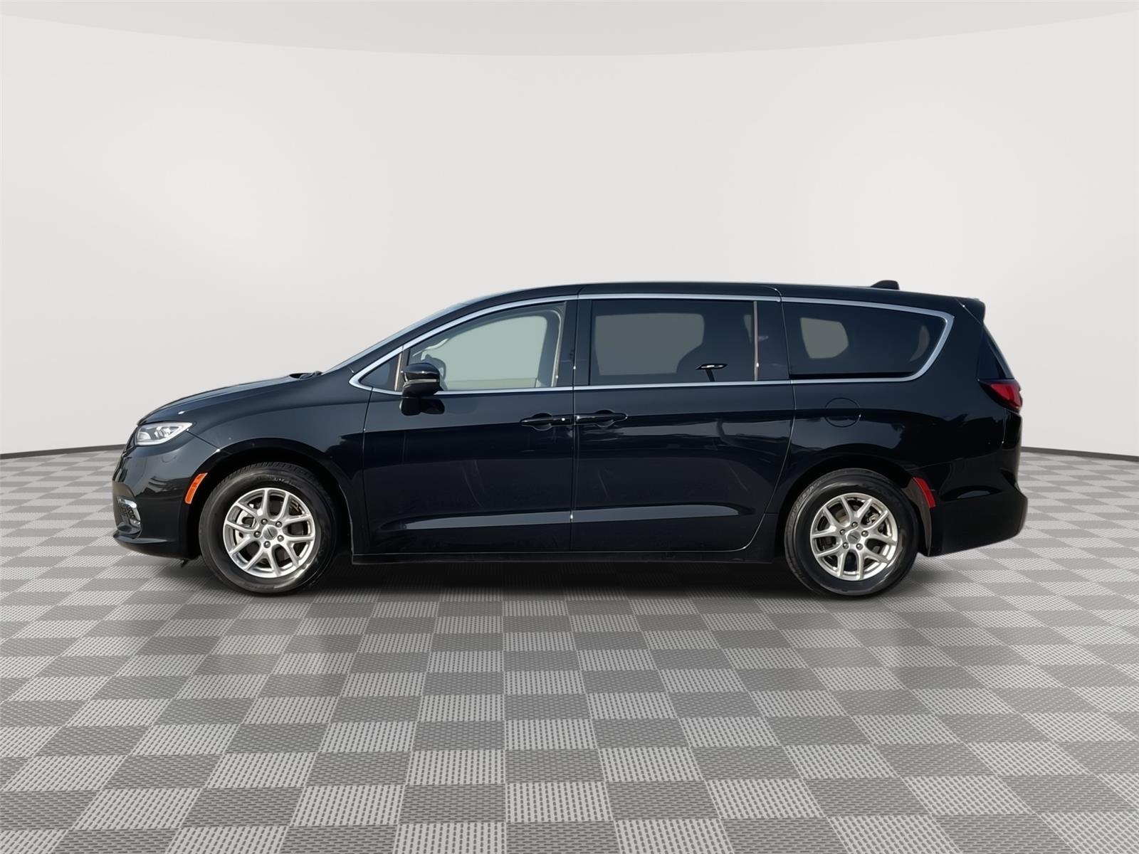 Vehicle photo 2