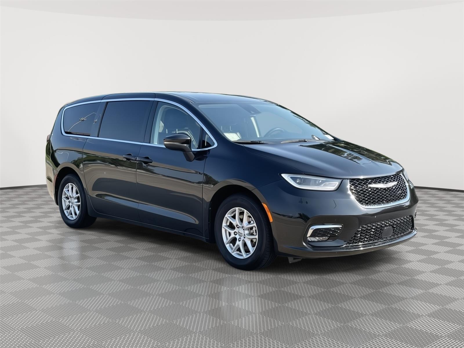 Vehicle photo 5