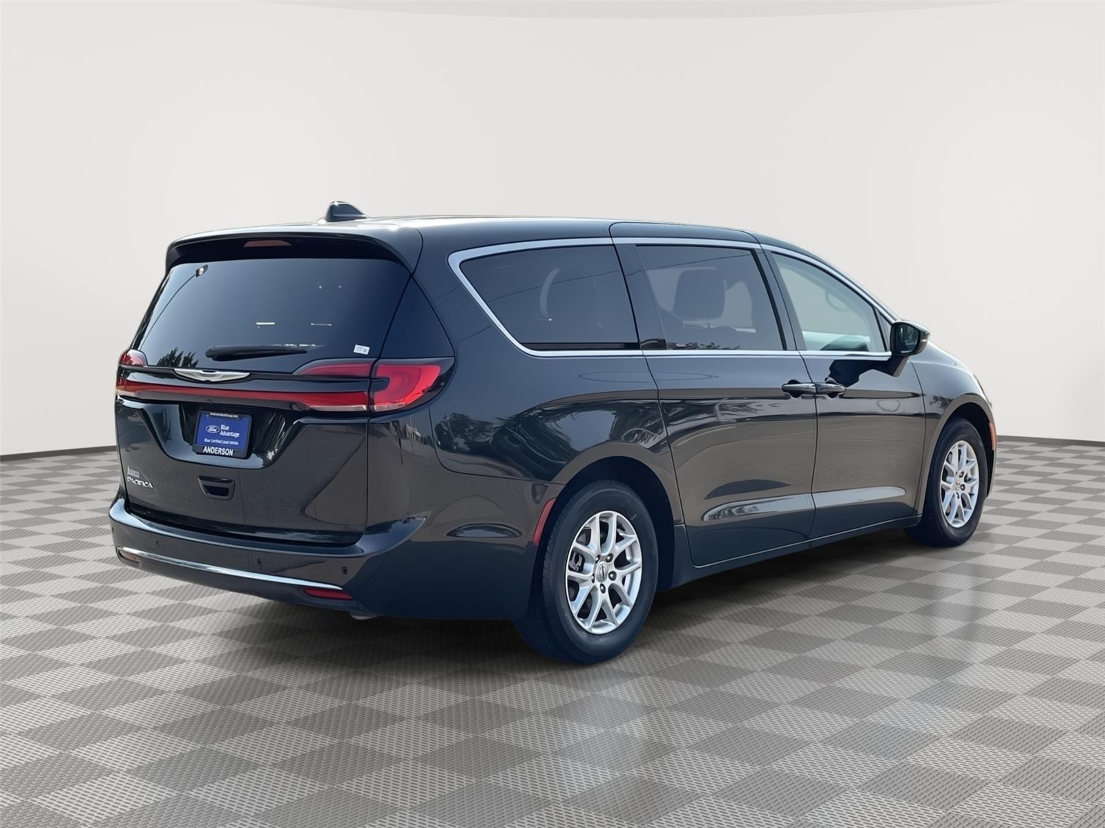 Vehicle photo 7