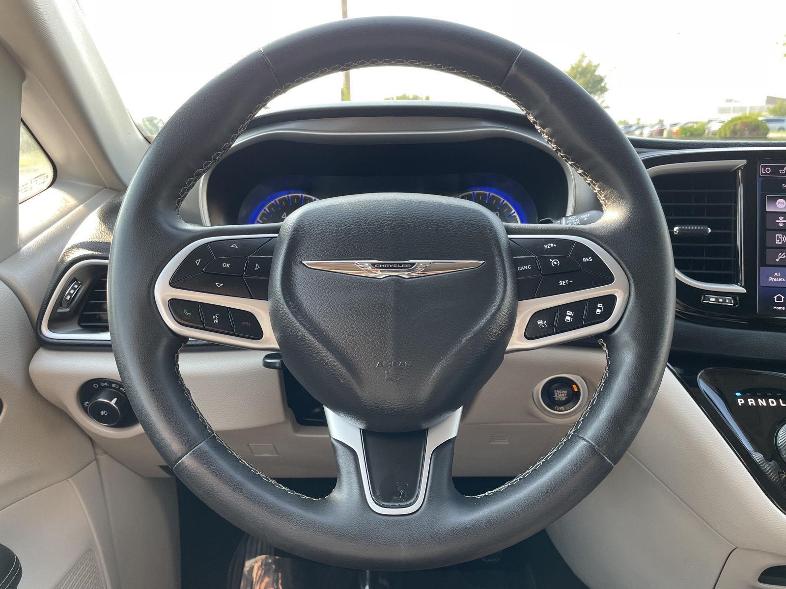 Vehicle photo 12