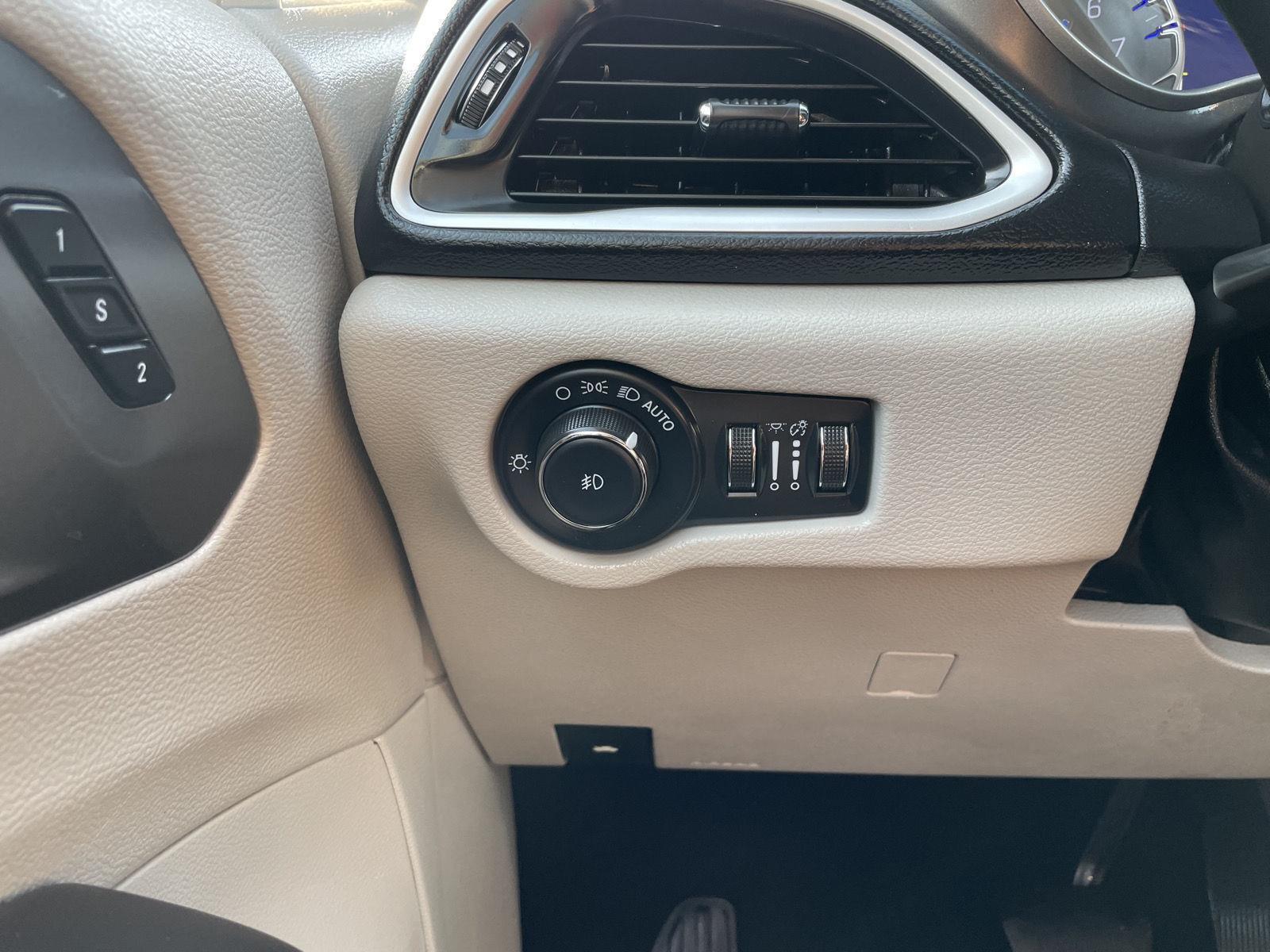 Vehicle photo 16
