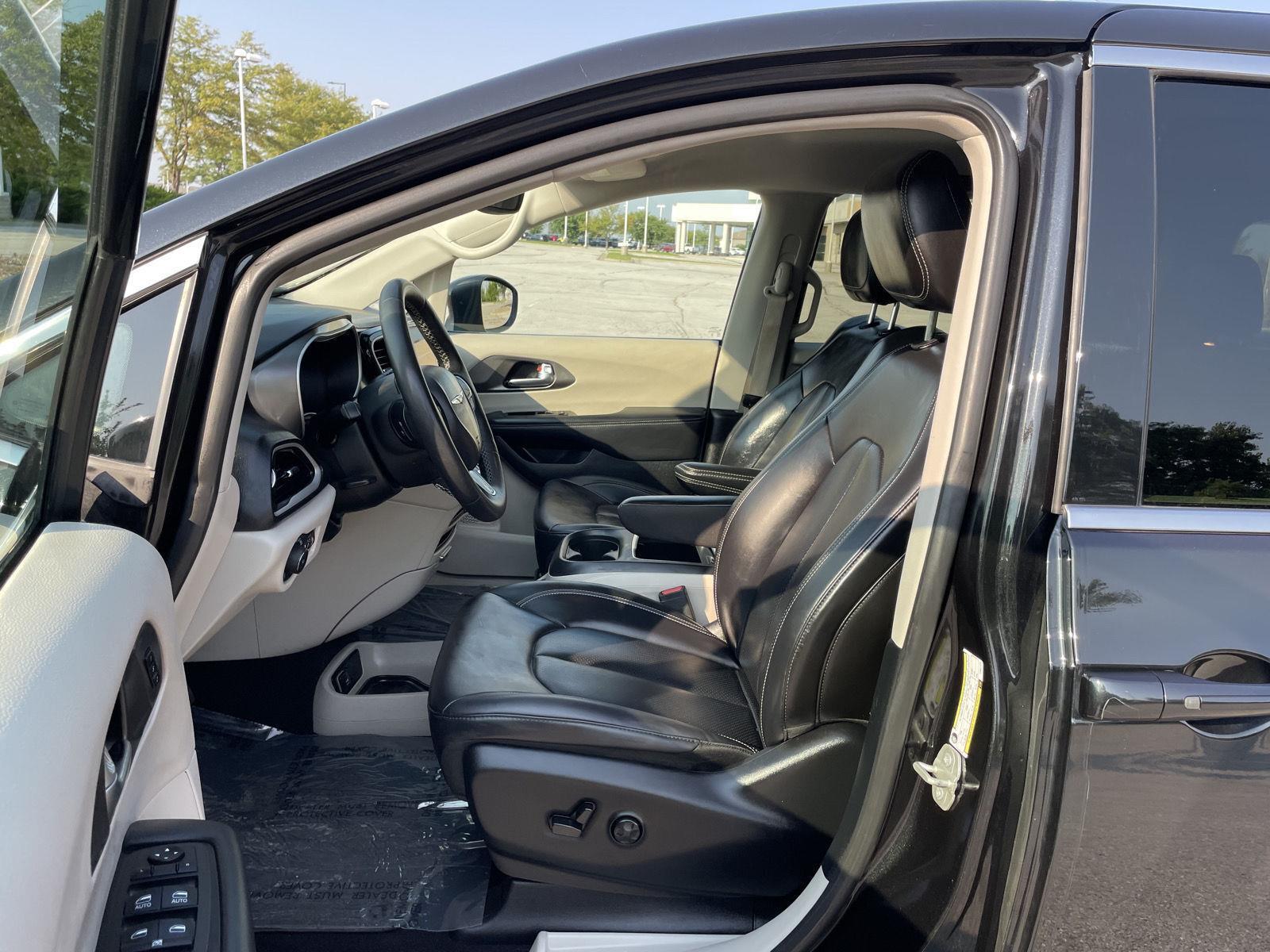 Vehicle photo 17