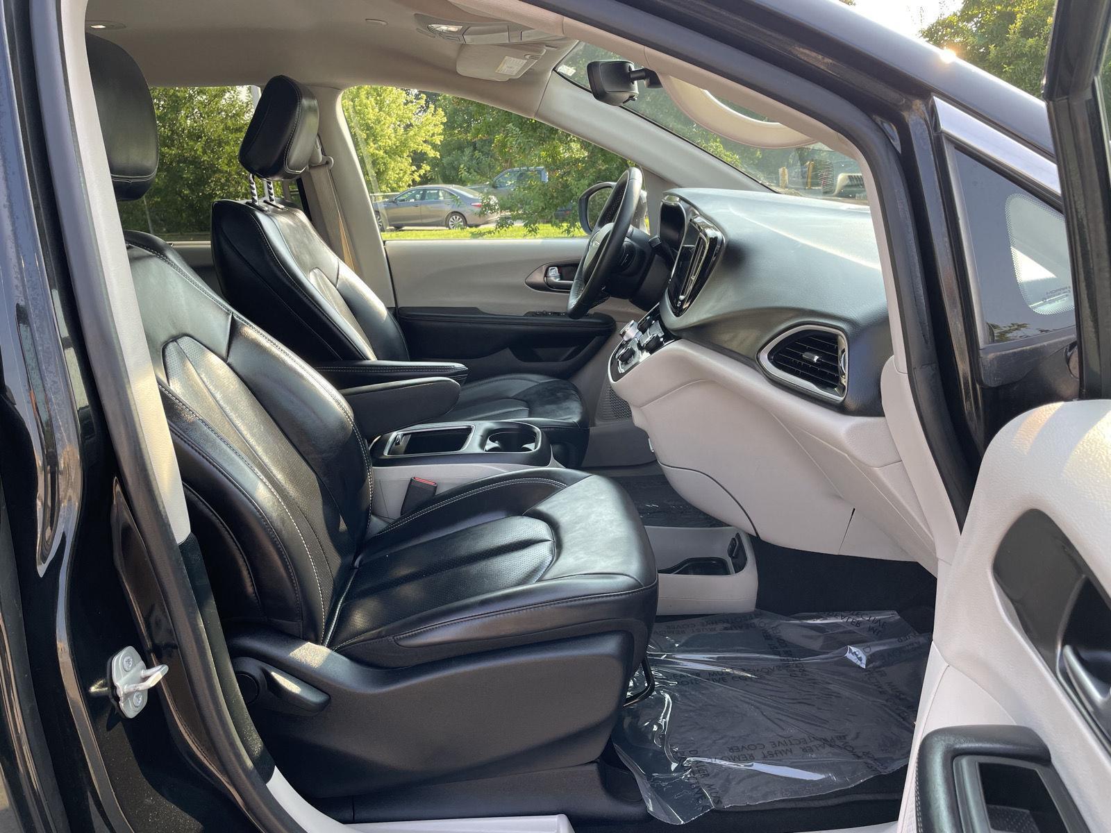 Vehicle photo 19