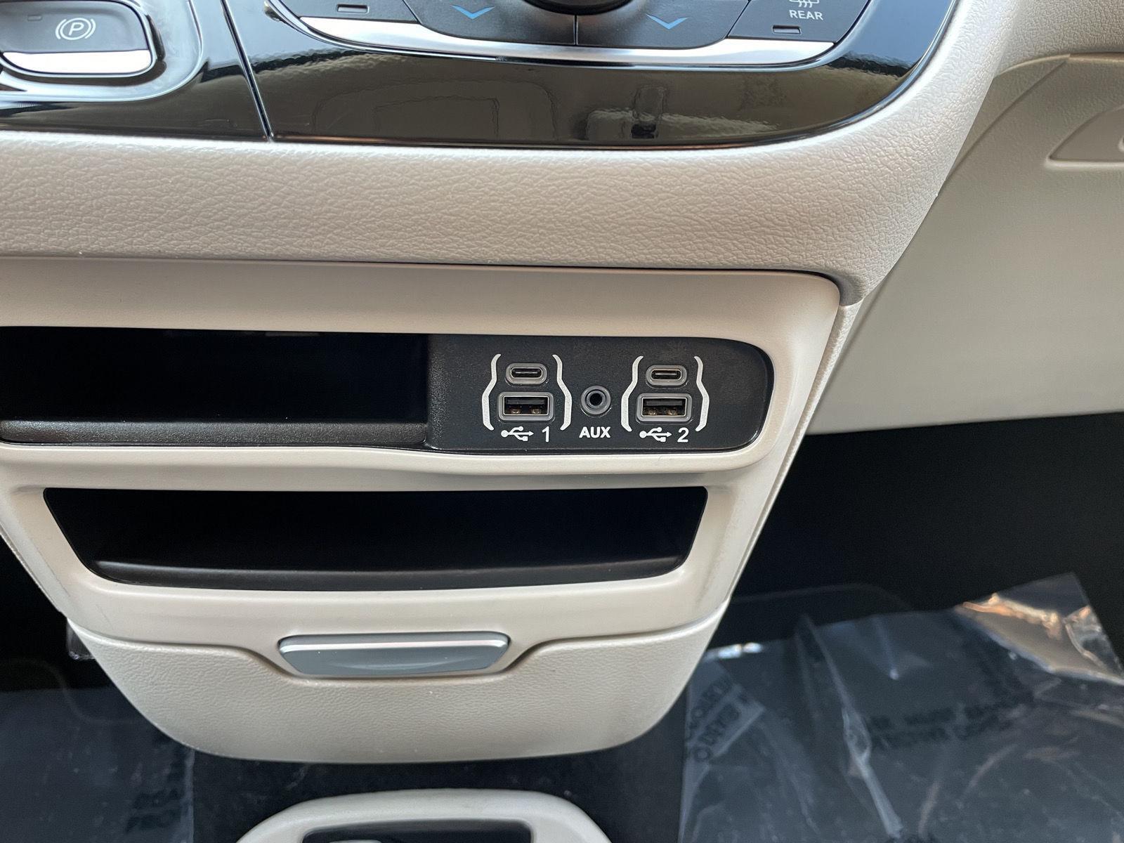 Vehicle photo 28