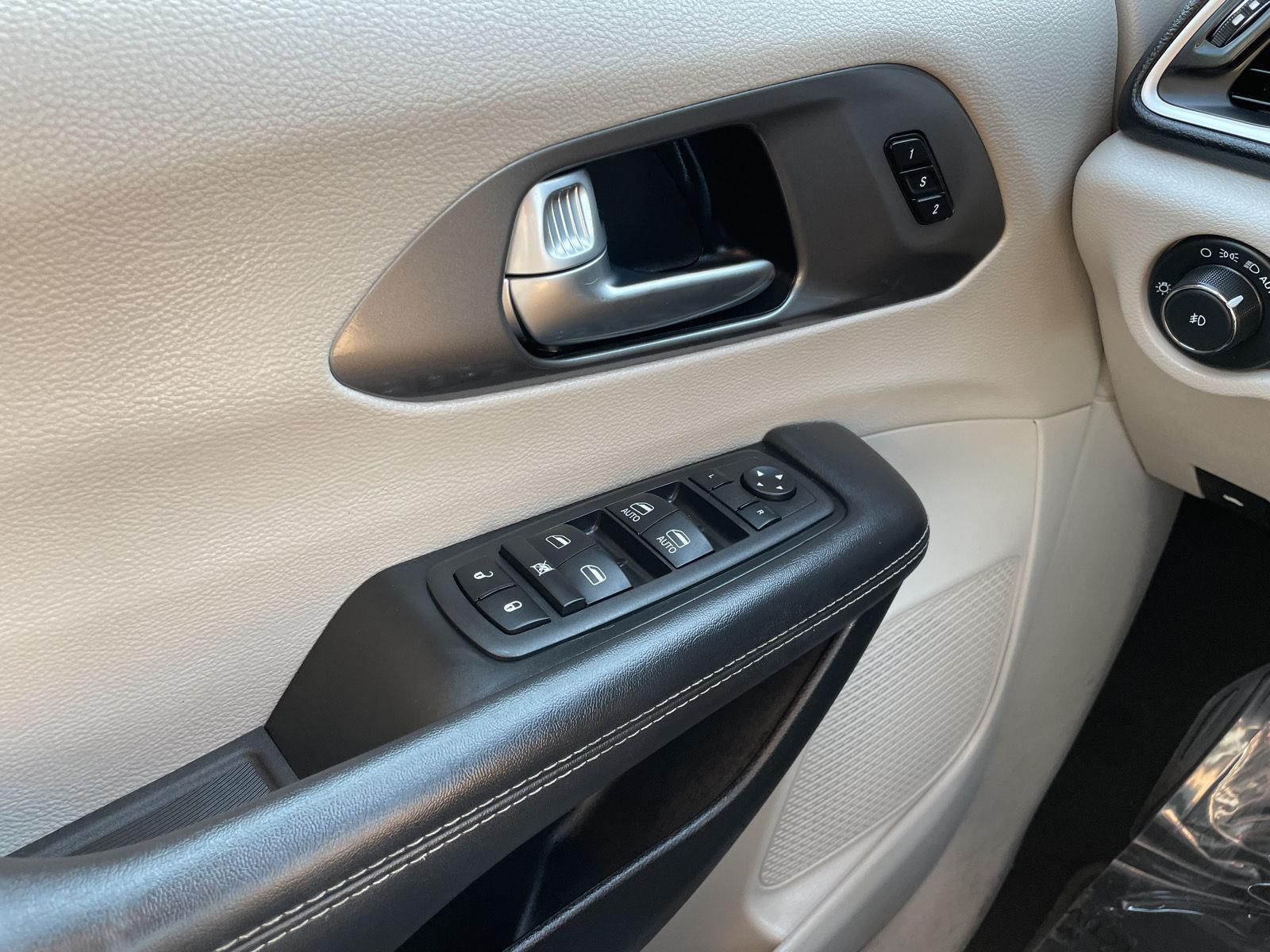 Vehicle photo 29
