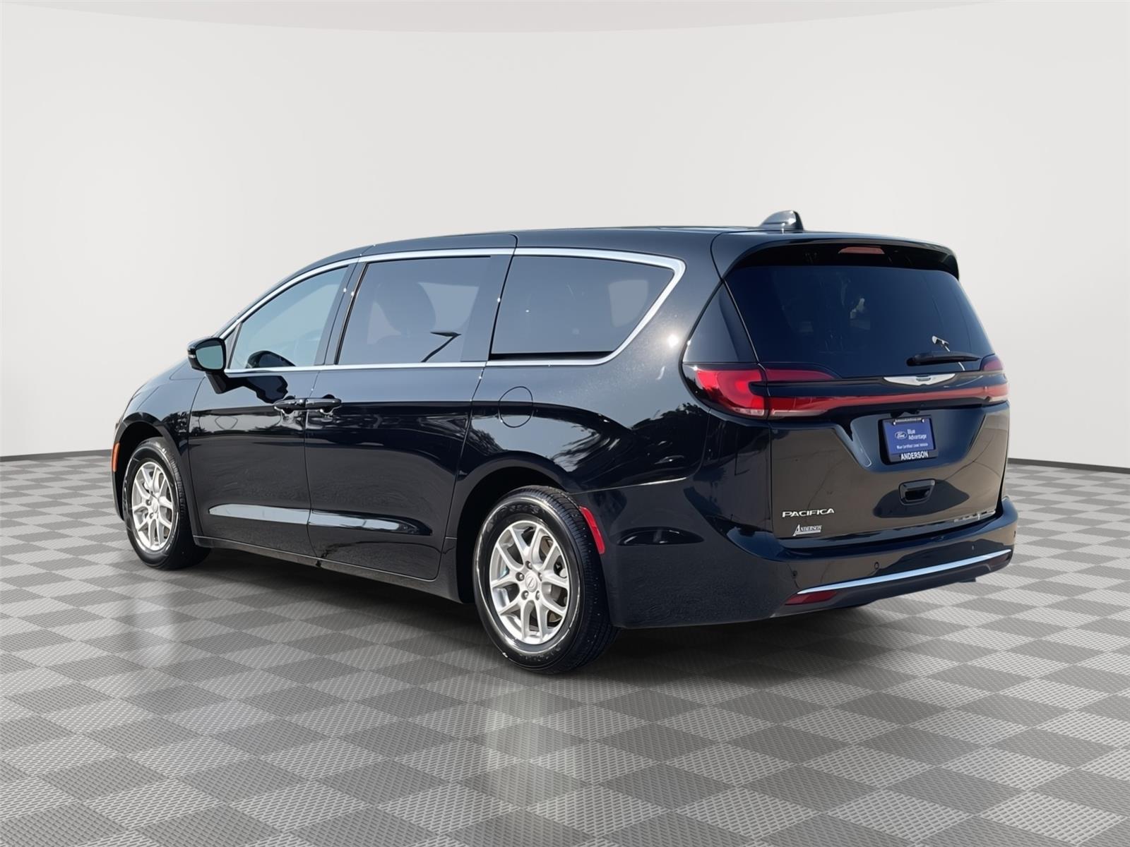 Vehicle photo 9