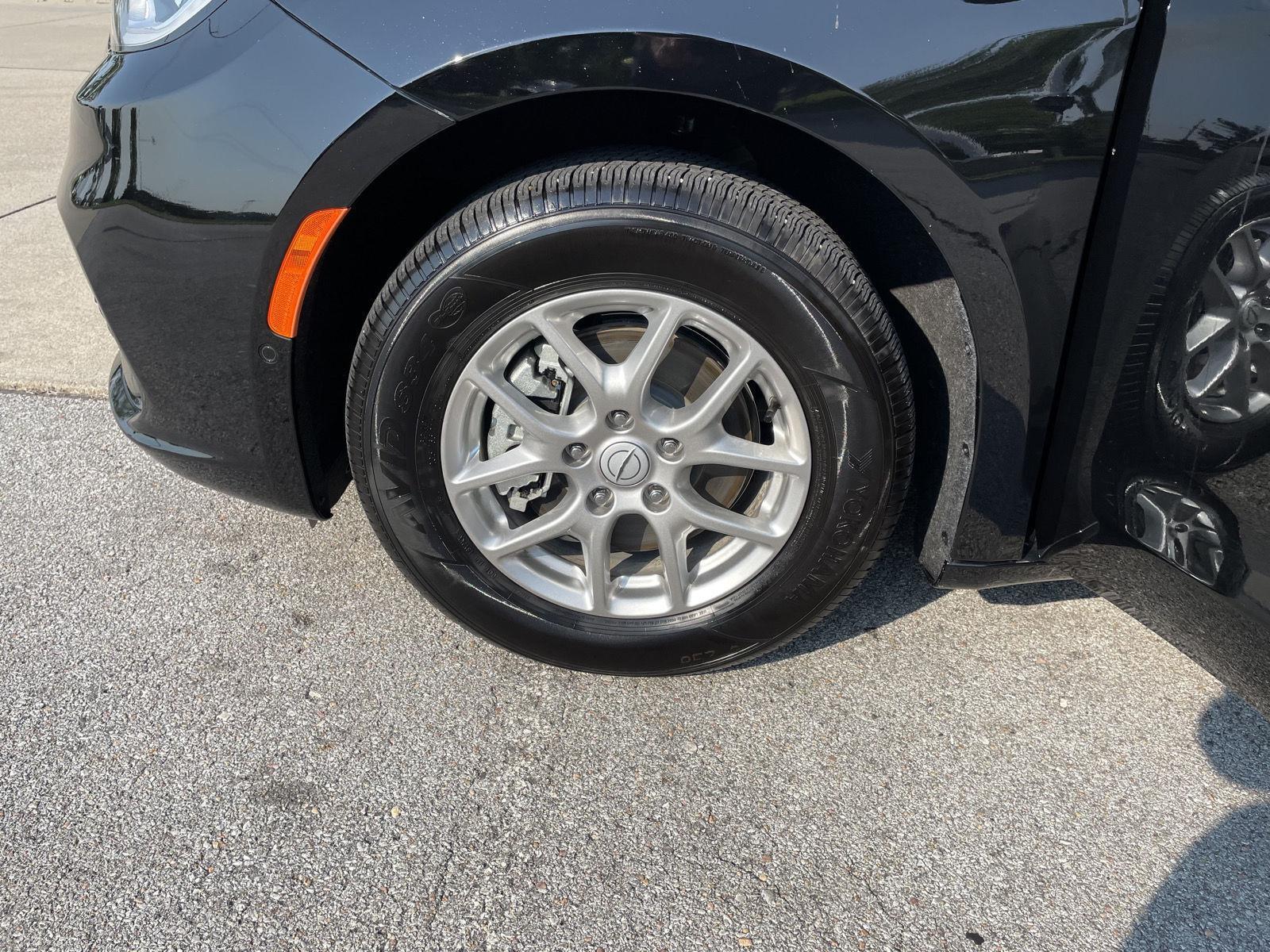 Vehicle photo 10