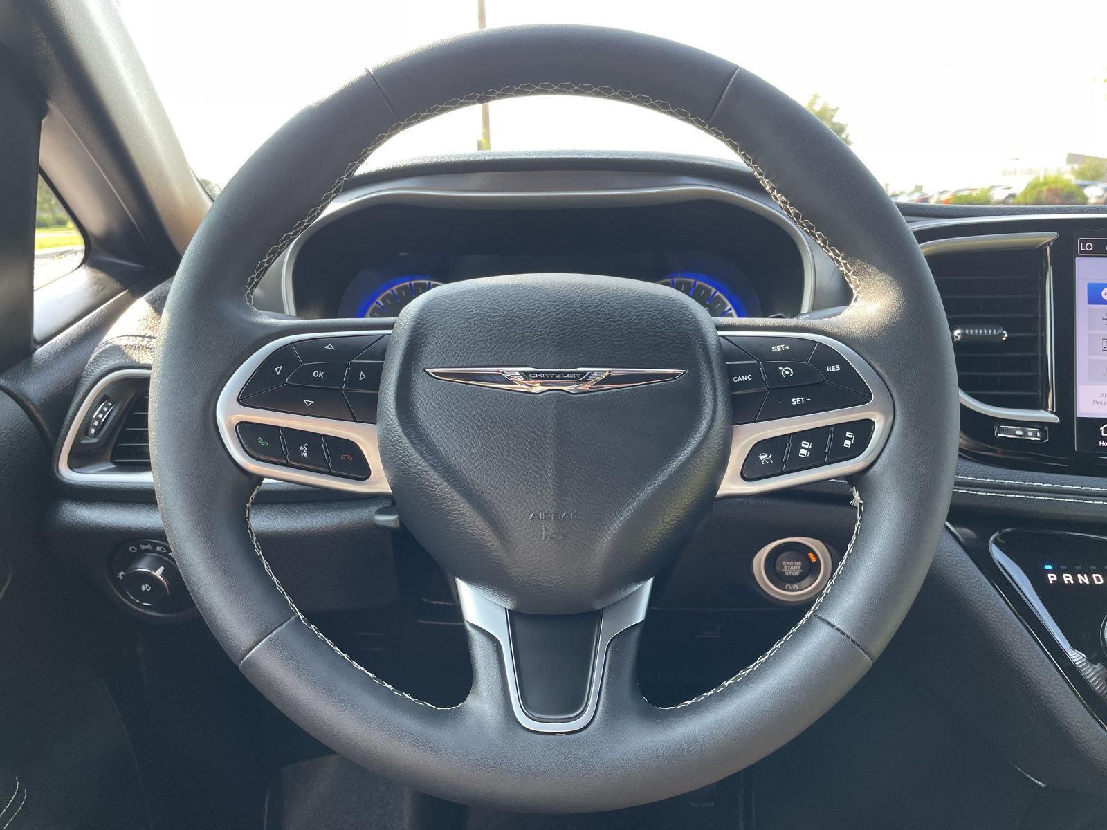 Vehicle photo 12