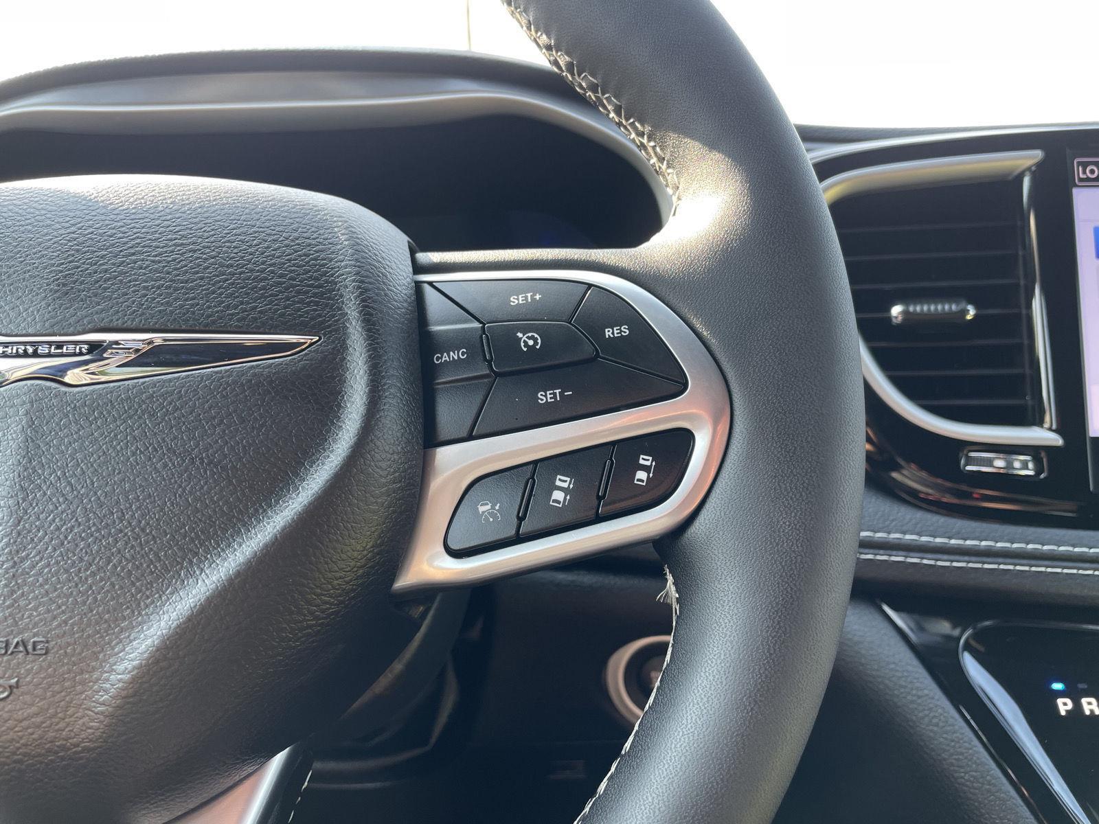 Vehicle photo 14