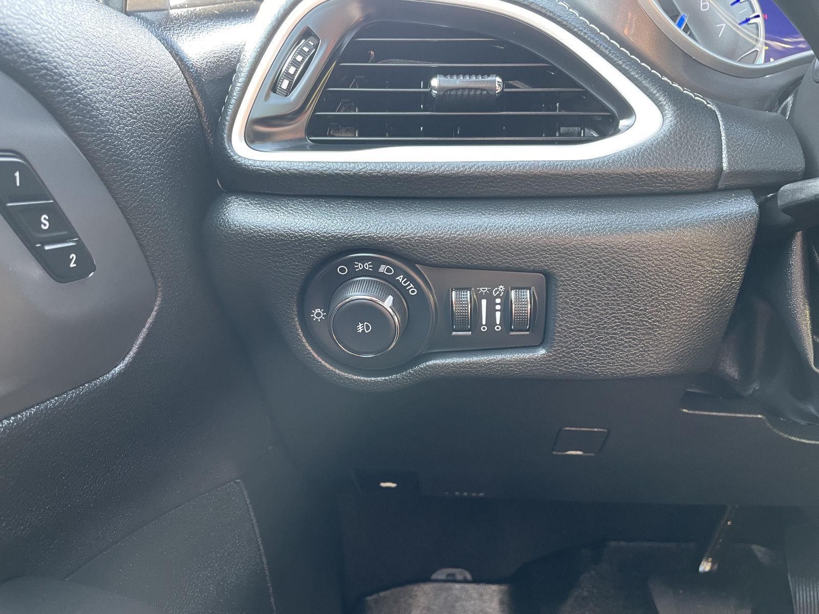 Vehicle photo 16