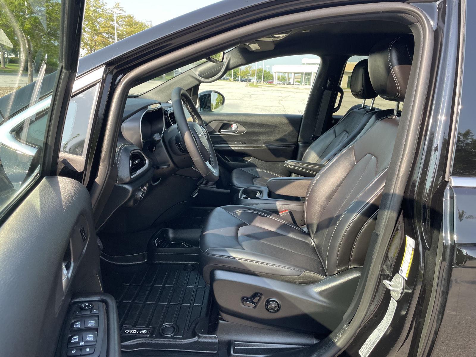 Vehicle photo 17