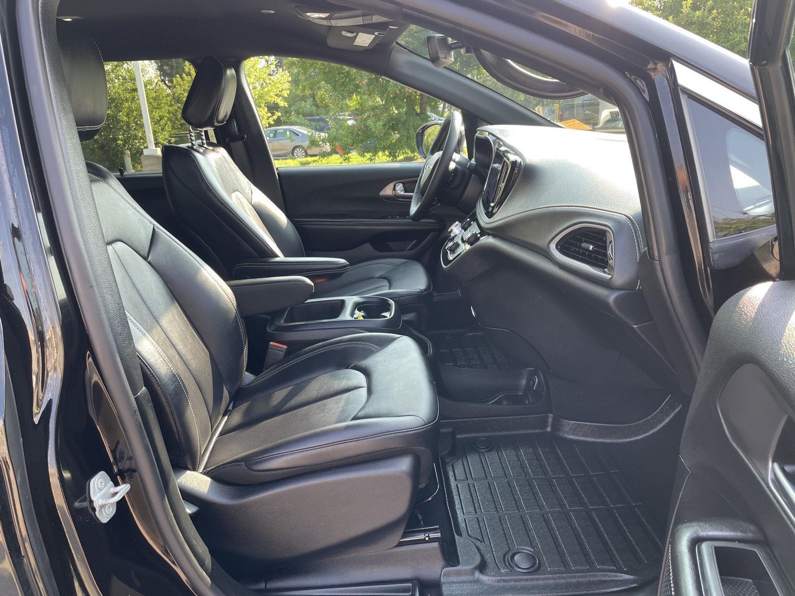 Vehicle photo 19