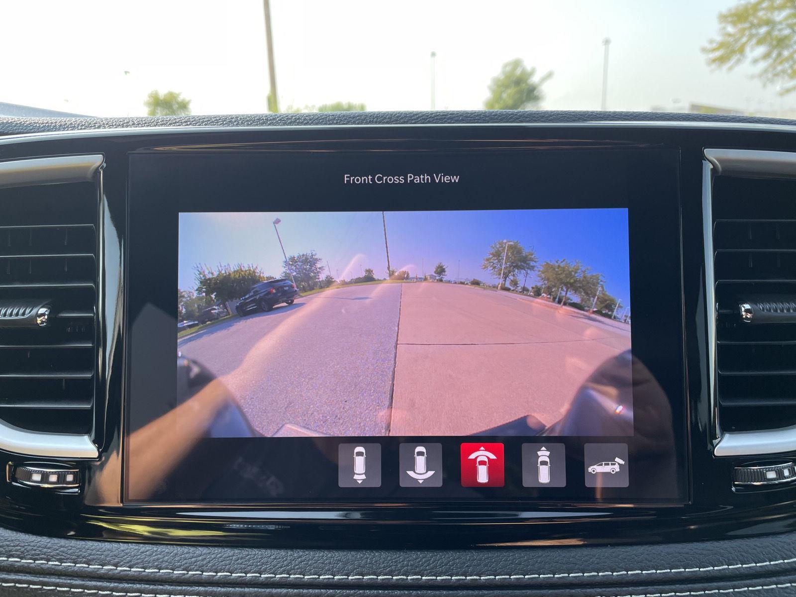 Vehicle photo 25