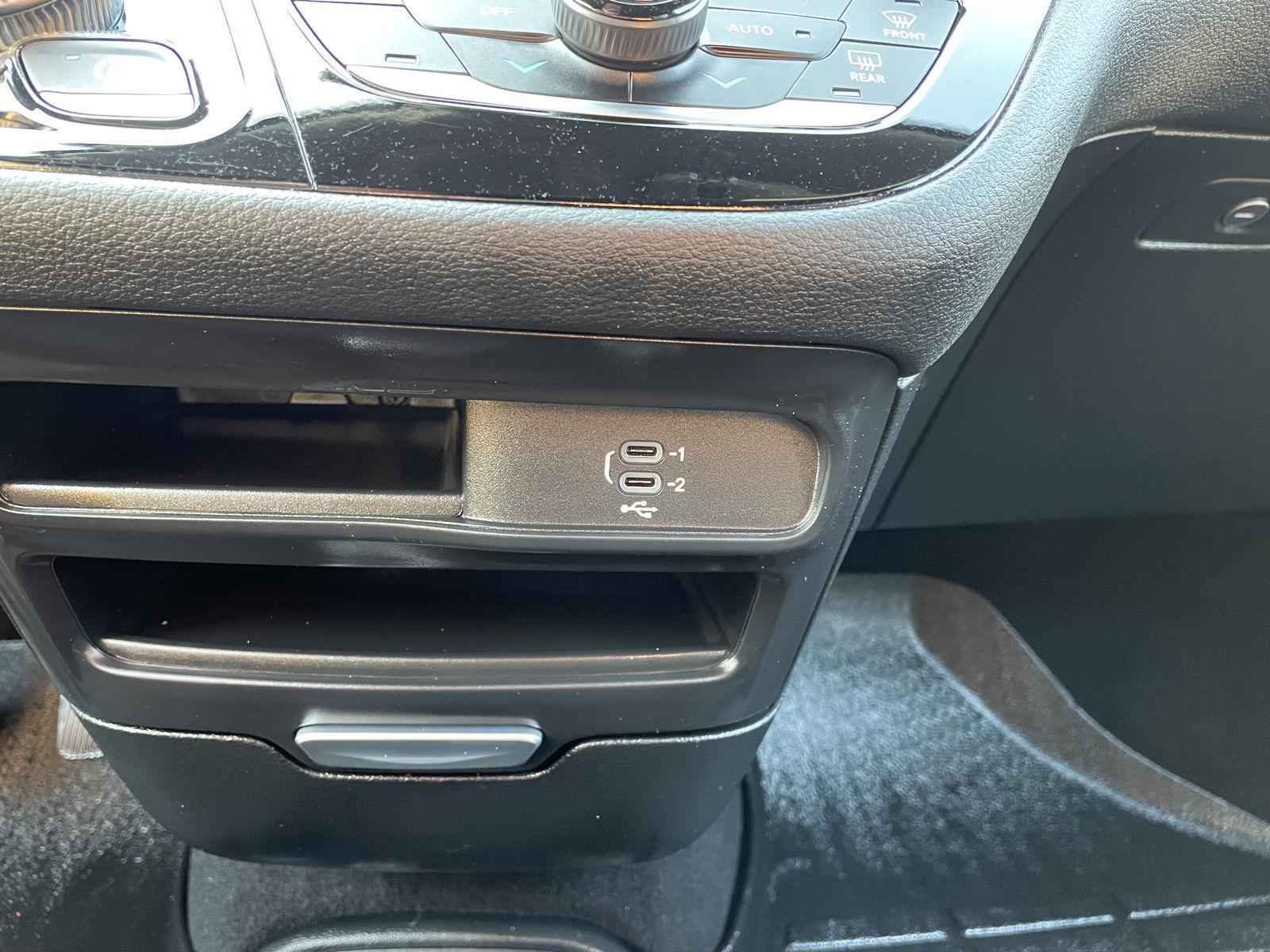 Vehicle photo 29