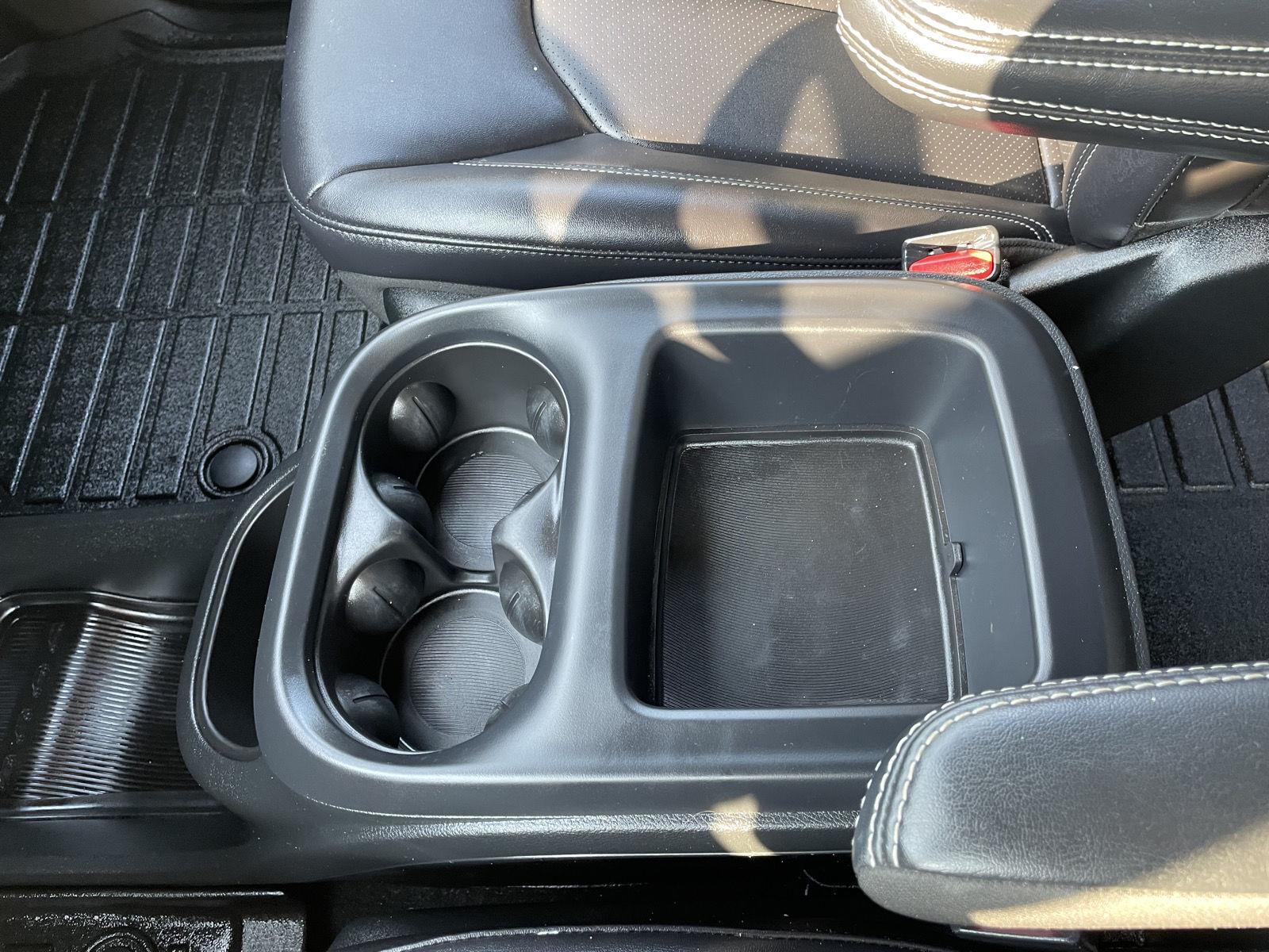 Vehicle photo 32