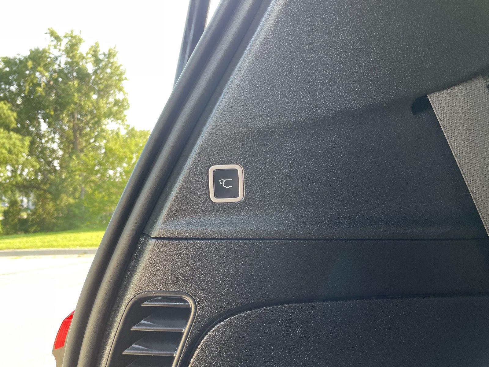 Vehicle photo 37