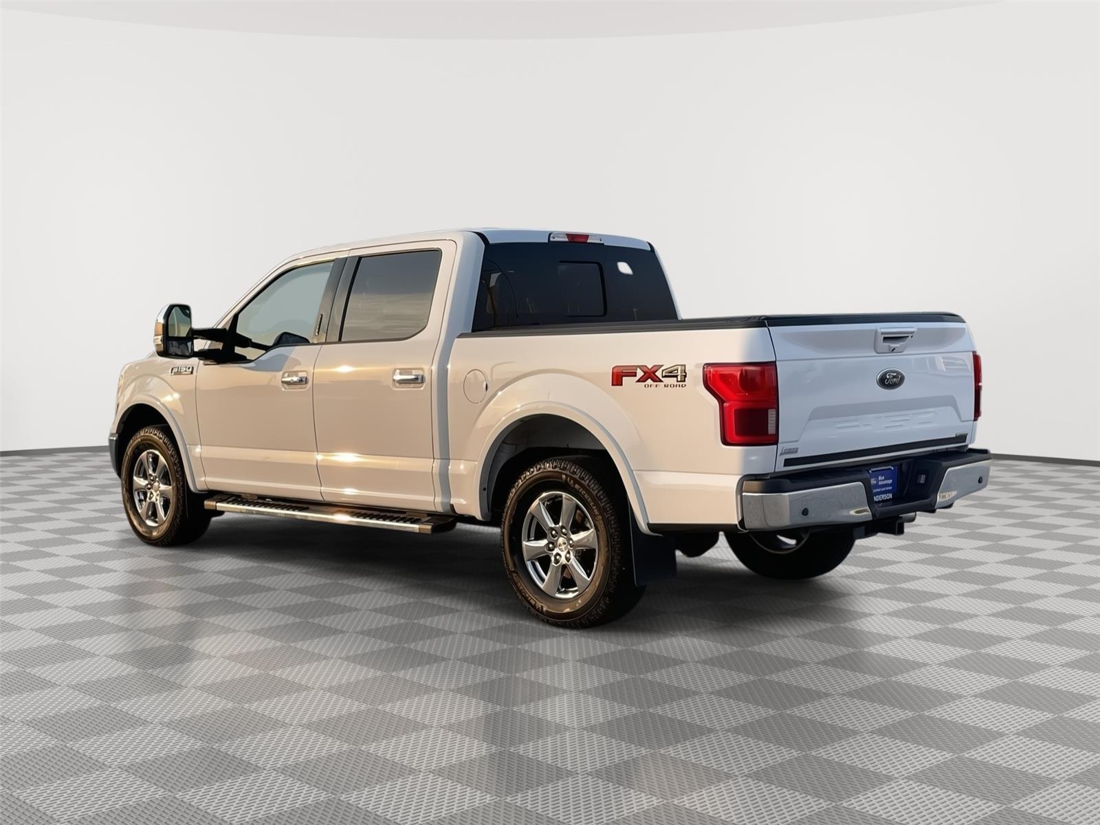 Vehicle photo 9
