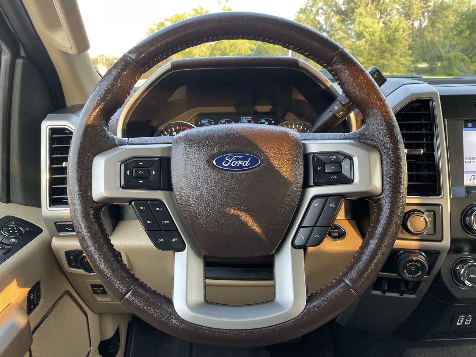 Vehicle photo 12