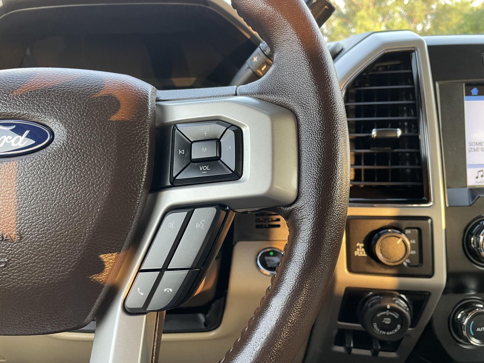 Vehicle photo 14